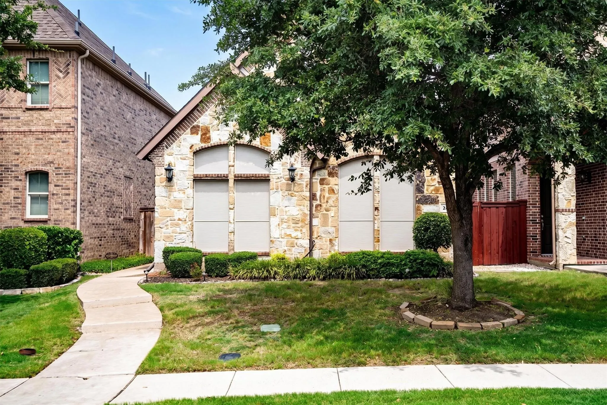 Single Family Residence For Rent in Denton County , 2459 Embleton Drive, Lewisville, Texas 75067, 3 Bedroom, 3 Bathroom, 2 Garage spaces, 2,258 Sqft, built in 2013, mls#21378231, Real Estate Agent in Lewisville, Homes For Rent in Denton county, Homes For Rent in Lewisville, Realtor in Lewisville Texas, Real Estate Brokerage Independent Realty Texas, Luminita Cordes Realtor