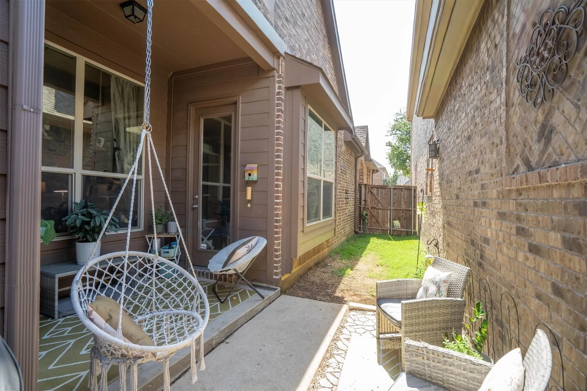 Single Family Residence For Rent in Denton County , 2459 Embleton Drive, Lewisville, Texas 75067, 3 Bedroom, 3 Bathroom, 2 Garage spaces, 2,258 Sqft, built in 2013, mls#21378231, Real Estate Agent in Lewisville, Homes For Rent in Denton county, Homes For Rent in Lewisville, Realtor in Lewisville Texas, Real Estate Brokerage Independent Realty Texas, Luminita Cordes Realtor