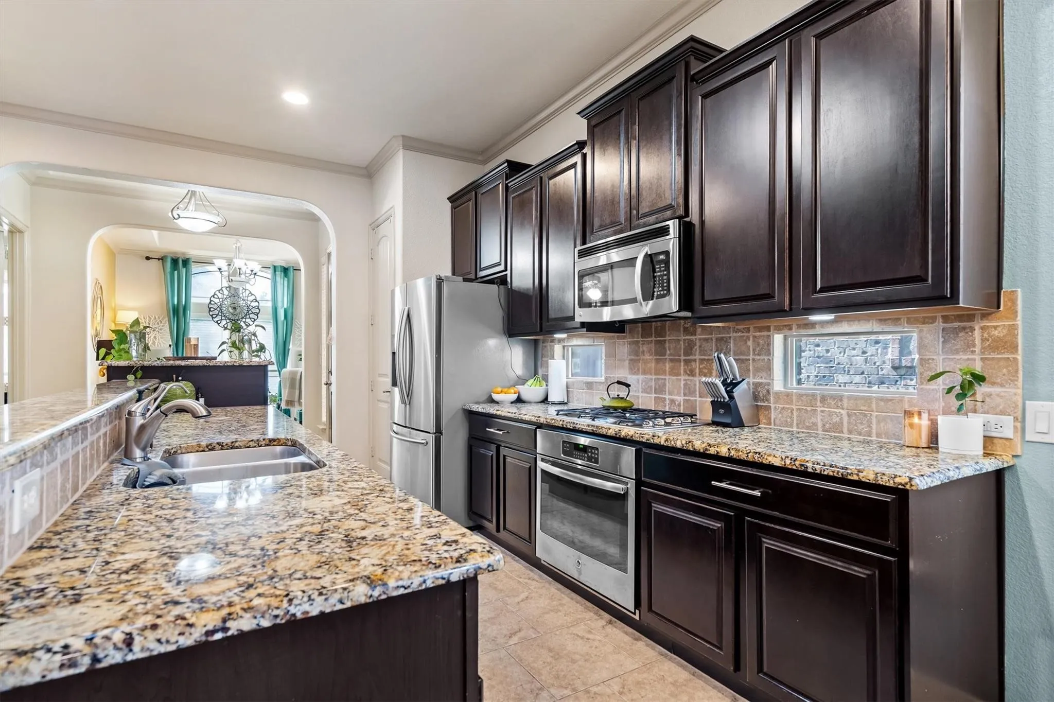 Single Family Residence For Rent in Denton County , 2459 Embleton Drive, Lewisville, Texas 75067, 3 Bedroom, 3 Bathroom, 2 Garage spaces, 2,258 Sqft, built in 2013, mls#21378231, Real Estate Agent in Lewisville, Homes For Rent in Denton county, Homes For Rent in Lewisville, Realtor in Lewisville Texas, Real Estate Brokerage Independent Realty Texas, Luminita Cordes Realtor