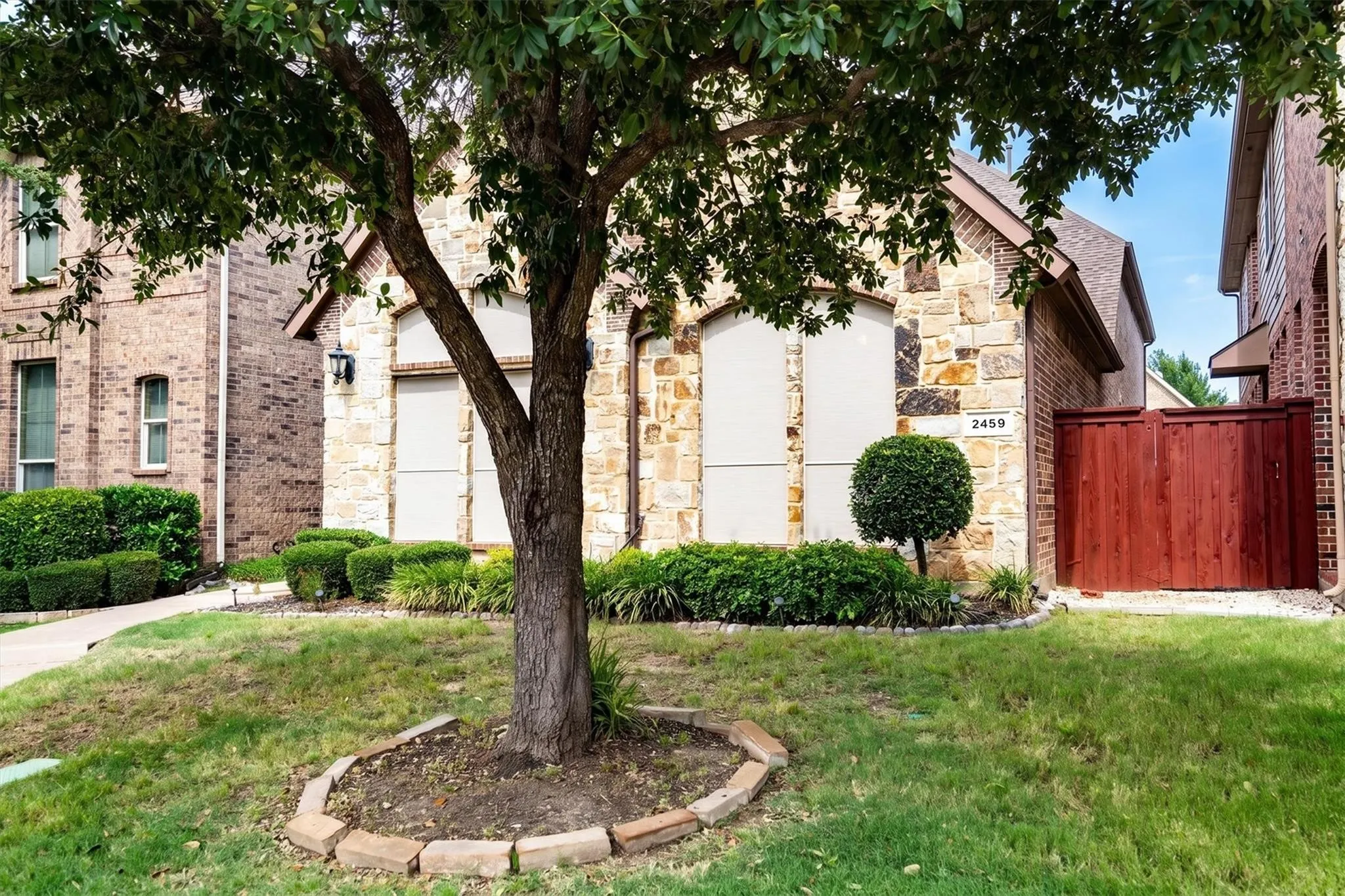 Single Family Residence For Rent in Denton County , 2459 Embleton Drive, Lewisville, Texas 75067, 3 Bedroom, 3 Bathroom, 2 Garage spaces, 2,258 Sqft, built in 2013, mls#21378231, Real Estate Agent in Lewisville, Homes For Rent in Denton county, Homes For Rent in Lewisville, Realtor in Lewisville Texas, Real Estate Brokerage Independent Realty Texas, Luminita Cordes Realtor
