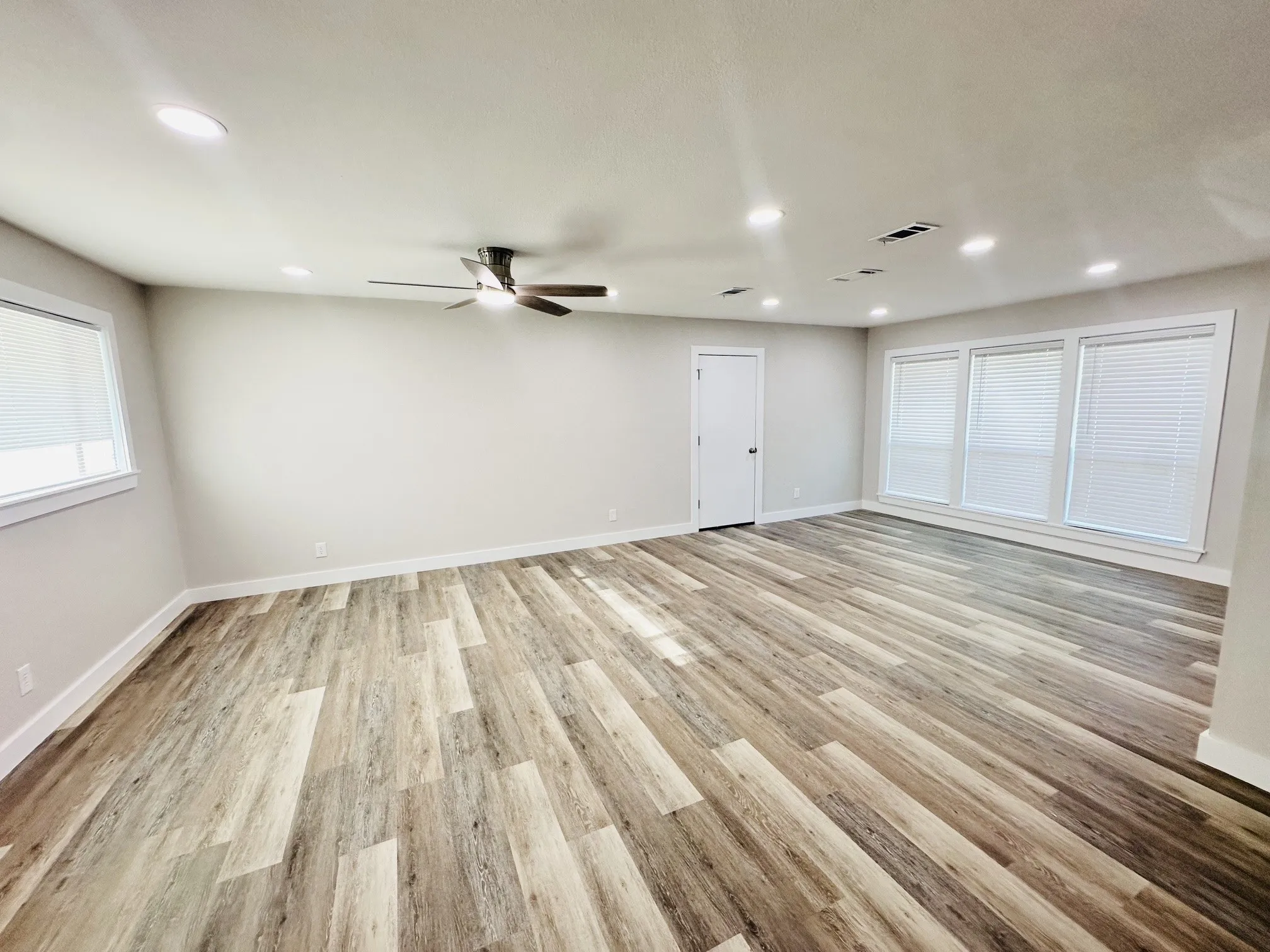 Single Family Residence For Sale in Smith County , 2116 Pinecrest Drive, Tyler, Texas 75701, 3 Bedroom, 2 Bathroom, 1 Garage spaces, 1,374 Sqft, built in 1955, mls#21379244, Real Estate Agent in Tyler, Homes For Sale in Smith county, Homes For Sale in Tyler, Realtor in Tyler Texas, Real Estate Brokerage Independent Realty Texas, Luminita Cordes Realtor