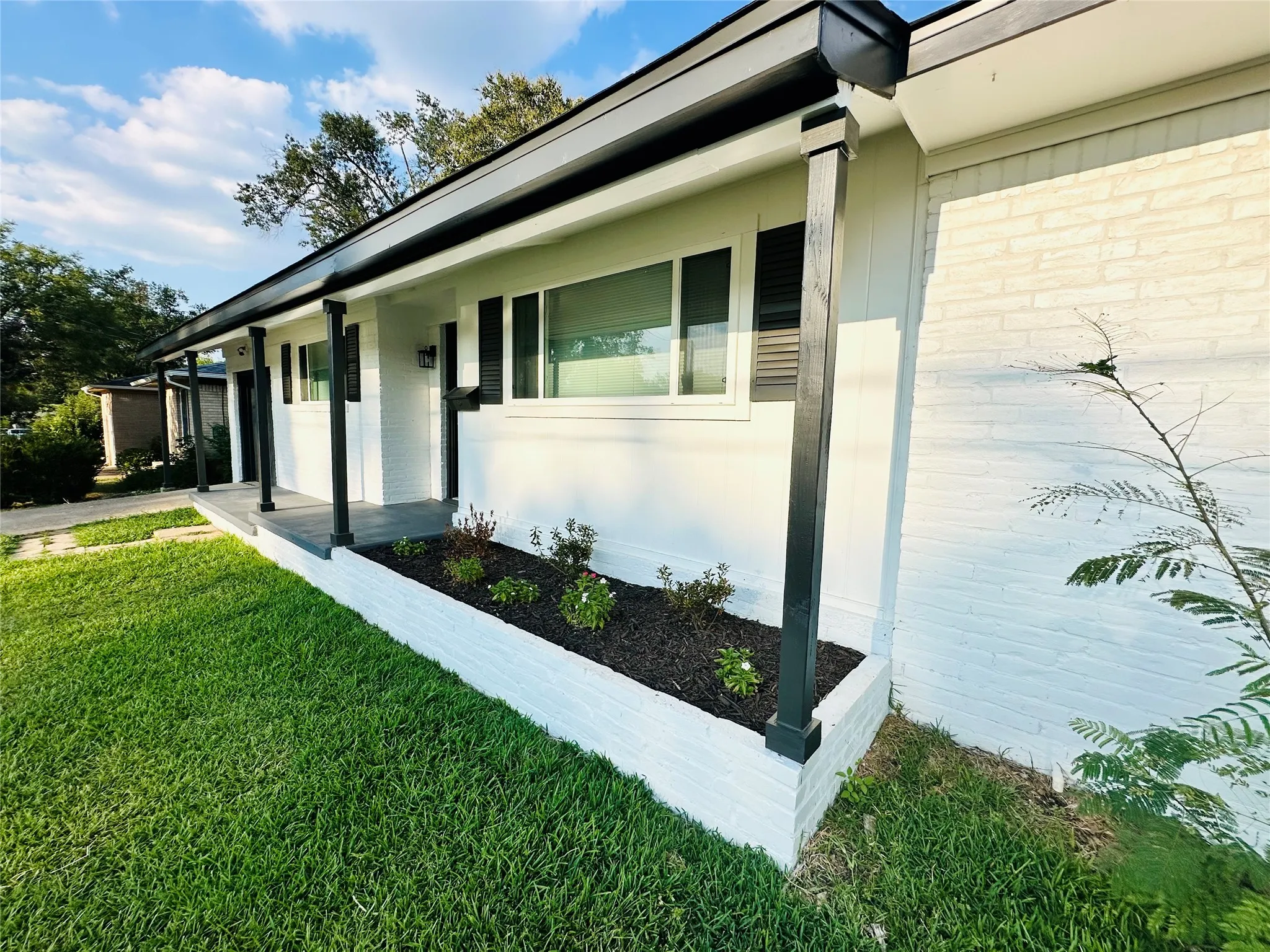 Single Family Residence For Sale in Smith County , 2116 Pinecrest Drive, Tyler, Texas 75701, 3 Bedroom, 2 Bathroom, 1 Garage spaces, 1,374 Sqft, built in 1955, mls#21379244, Real Estate Agent in Tyler, Homes For Sale in Smith county, Homes For Sale in Tyler, Realtor in Tyler Texas, Real Estate Brokerage Independent Realty Texas, Luminita Cordes Realtor