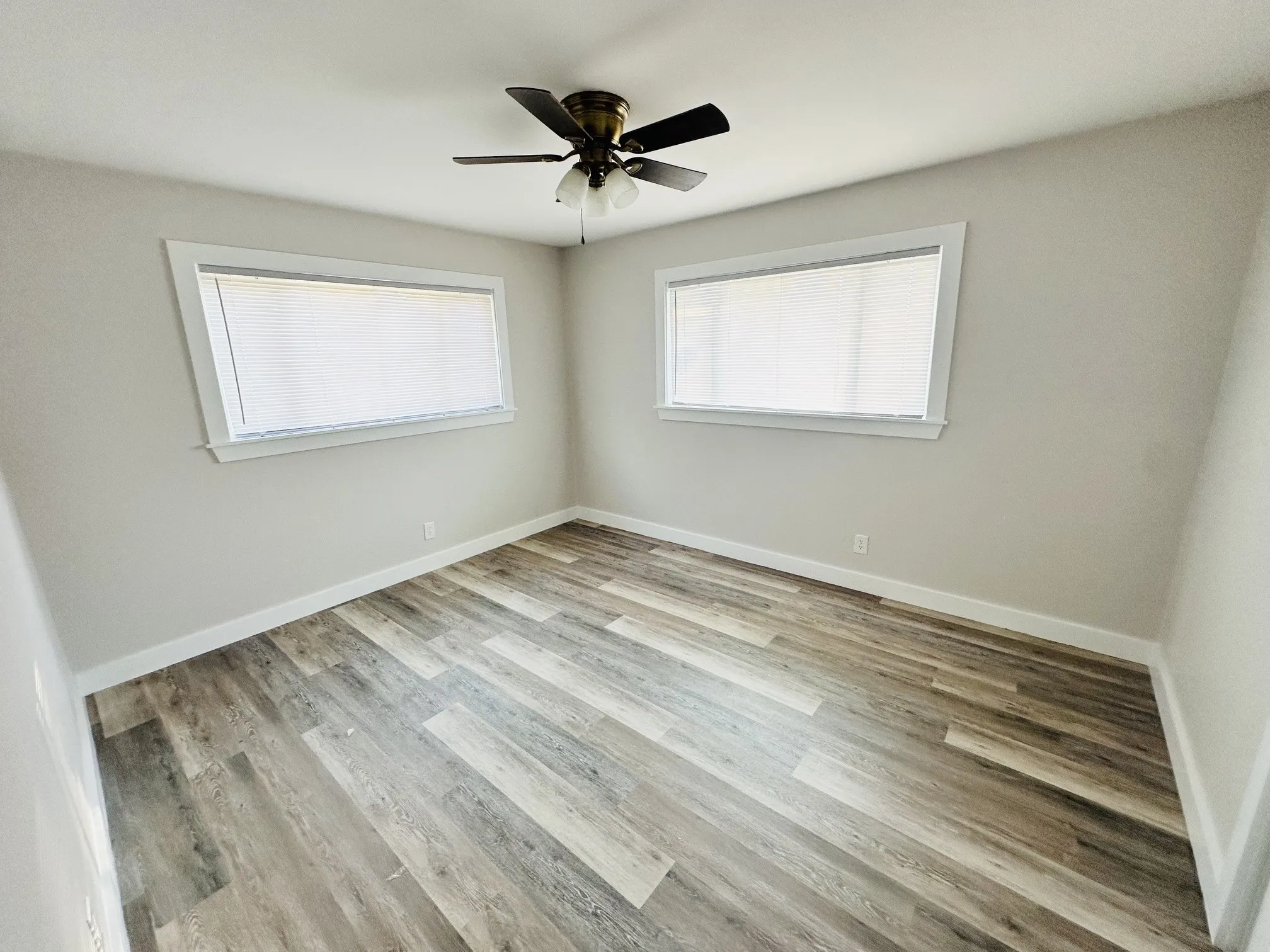 Single Family Residence For Sale in Smith County , 2116 Pinecrest Drive, Tyler, Texas 75701, 3 Bedroom, 2 Bathroom, 1 Garage spaces, 1,374 Sqft, built in 1955, mls#21379244, Real Estate Agent in Tyler, Homes For Sale in Smith county, Homes For Sale in Tyler, Realtor in Tyler Texas, Real Estate Brokerage Independent Realty Texas, Luminita Cordes Realtor