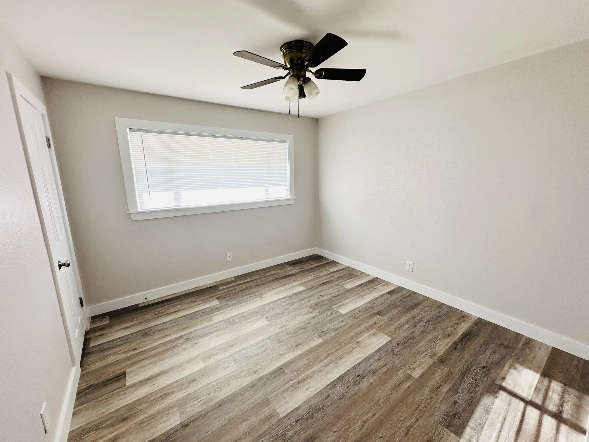 Single Family Residence For Sale in Smith County , 2116 Pinecrest Drive, Tyler, Texas 75701, 3 Bedroom, 2 Bathroom, 1 Garage spaces, 1,374 Sqft, built in 1955, mls#21379244, Real Estate Agent in Tyler, Homes For Sale in Smith county, Homes For Sale in Tyler, Realtor in Tyler Texas, Real Estate Brokerage Independent Realty Texas, Luminita Cordes Realtor