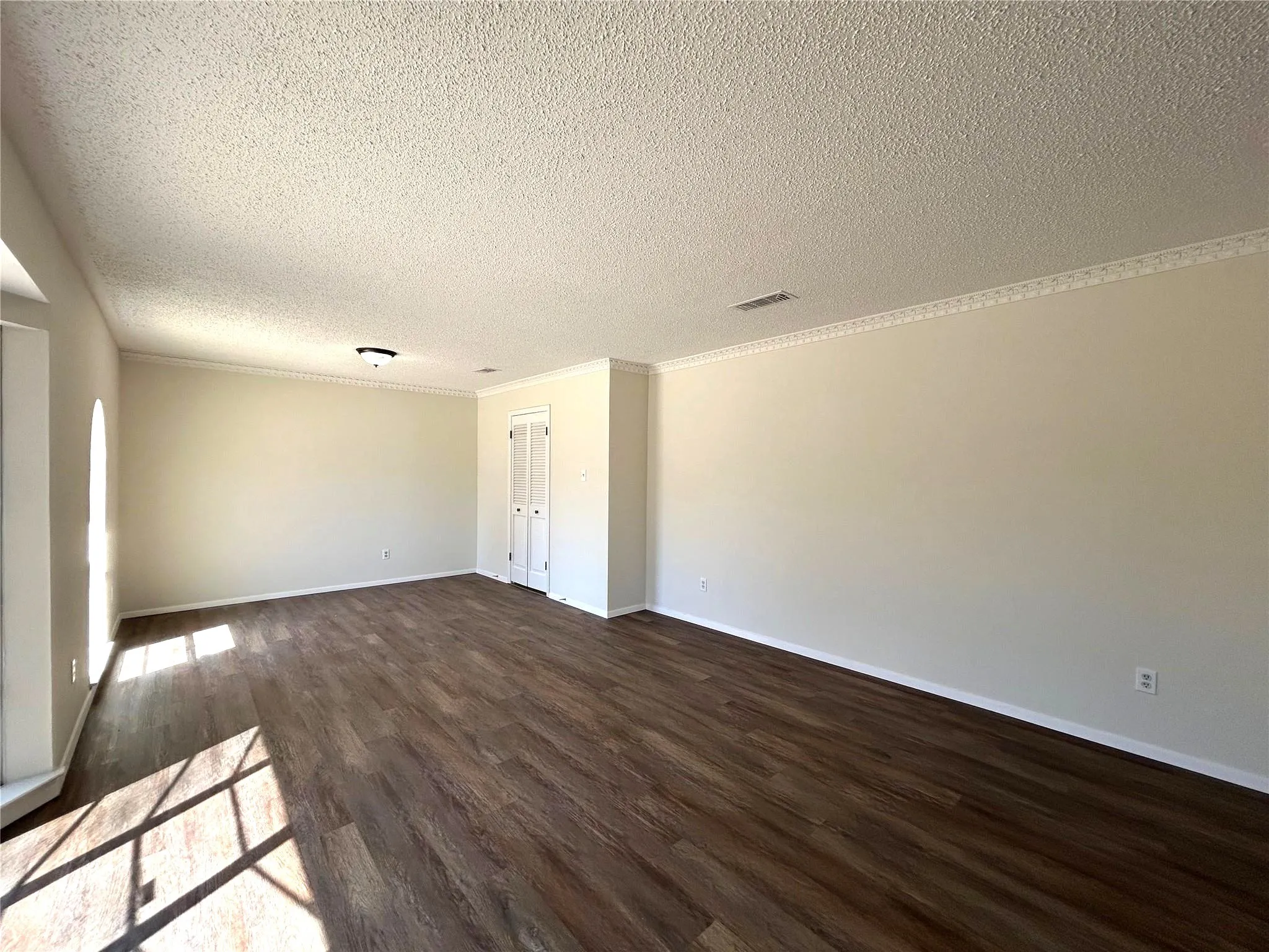 Single Family Residence For Sale in Tarrant County , 7229 Martha Lane, Fort Worth, Texas 76112, 3 Bedroom, 2 Bathroom, 2 Garage spaces, 1,846 Sqft, built in 1972, mls#21375200, Real Estate Agent in Fort Worth, Homes For Sale in Tarrant county, Homes For Sale in Fort Worth, Realtor in Fort Worth Texas, Real Estate Brokerage Independent Realty Texas, Luminita Cordes Realtor