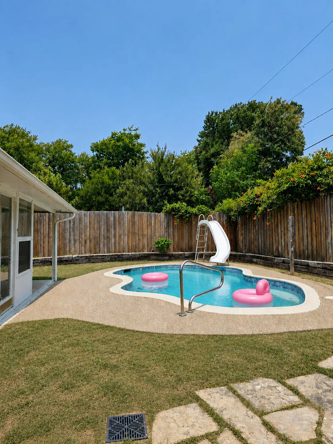Single Family Residence For Sale in Tarrant County , 7229 Martha Lane, Fort Worth, Texas 76112, 3 Bedroom, 2 Bathroom, 2 Garage spaces, 1,846 Sqft, built in 1972, mls#21375200, Real Estate Agent in Fort Worth, Homes For Sale in Tarrant county, Homes For Sale in Fort Worth, Realtor in Fort Worth Texas, Real Estate Brokerage Independent Realty Texas, Luminita Cordes Realtor