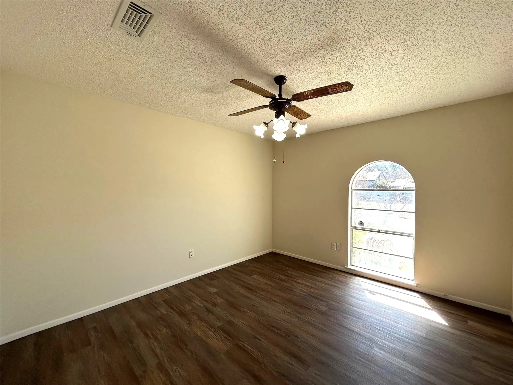 Single Family Residence For Sale in Tarrant County , 7229 Martha Lane, Fort Worth, Texas 76112, 3 Bedroom, 2 Bathroom, 2 Garage spaces, 1,846 Sqft, built in 1972, mls#21375200, Real Estate Agent in Fort Worth, Homes For Sale in Tarrant county, Homes For Sale in Fort Worth, Realtor in Fort Worth Texas, Real Estate Brokerage Independent Realty Texas, Luminita Cordes Realtor