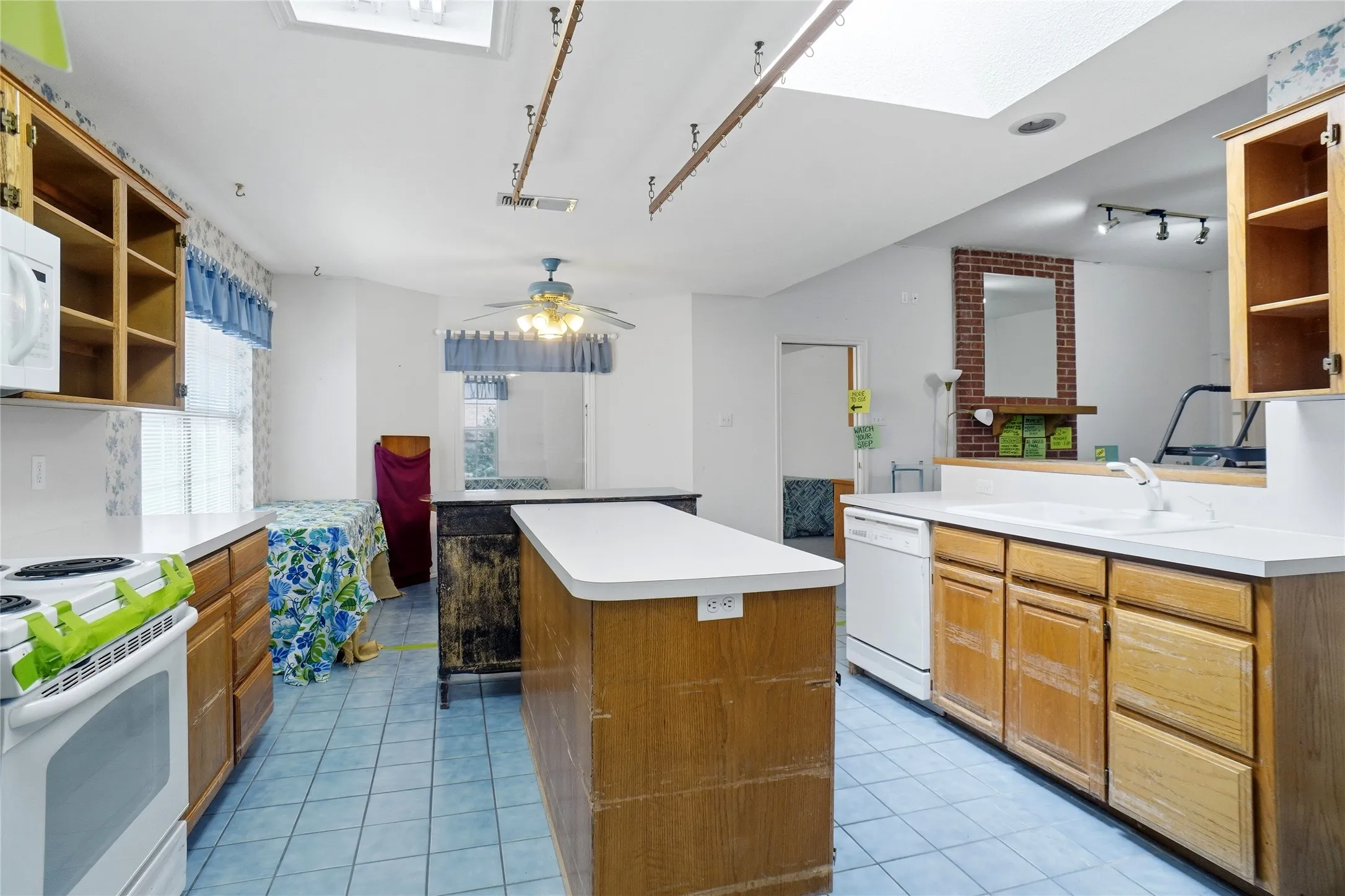 Single Family Residence For Sale in Tarrant County , 7413 Crosswicks Circle, Fort Worth, Texas 76137, 3 Bedroom, 2 Bathroom, 2 Garage spaces, 2,171 Sqft, built in 1991, mls#21378852, Real Estate Agent in Fort Worth, Homes For Sale in Tarrant county, Homes For Sale in Fort Worth, Realtor in Fort Worth Texas, Real Estate Brokerage Independent Realty Texas, Luminita Cordes Realtor