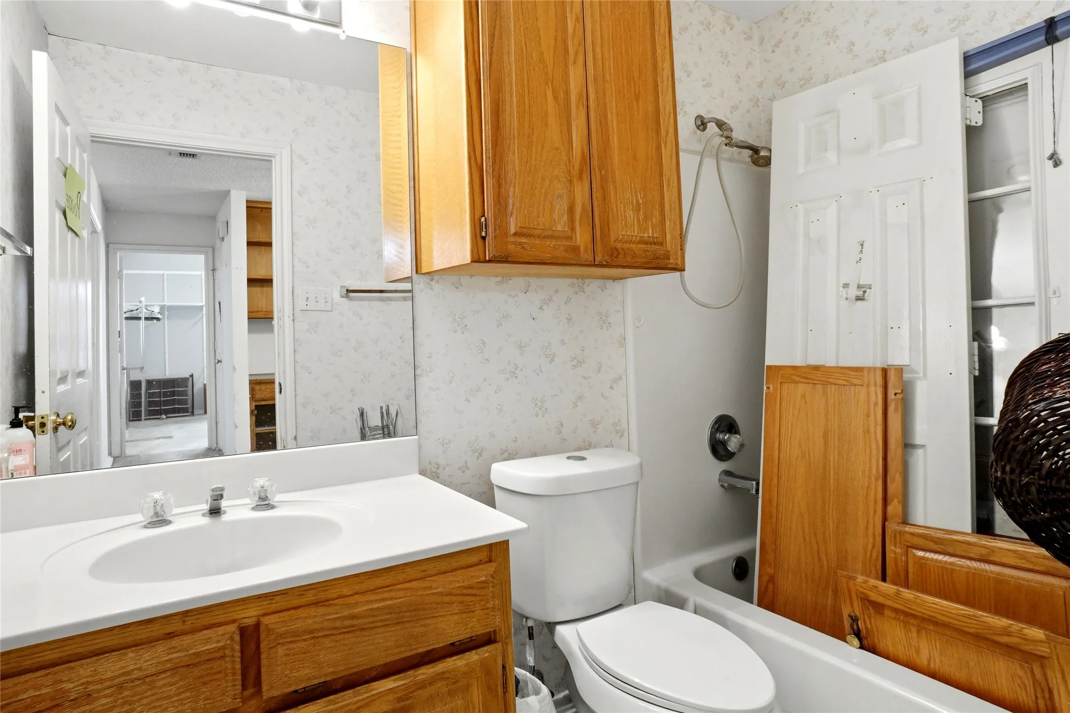Single Family Residence For Sale in Tarrant County , 7413 Crosswicks Circle, Fort Worth, Texas 76137, 3 Bedroom, 2 Bathroom, 2 Garage spaces, 2,171 Sqft, built in 1991, mls#21378852, Real Estate Agent in Fort Worth, Homes For Sale in Tarrant county, Homes For Sale in Fort Worth, Realtor in Fort Worth Texas, Real Estate Brokerage Independent Realty Texas, Luminita Cordes Realtor