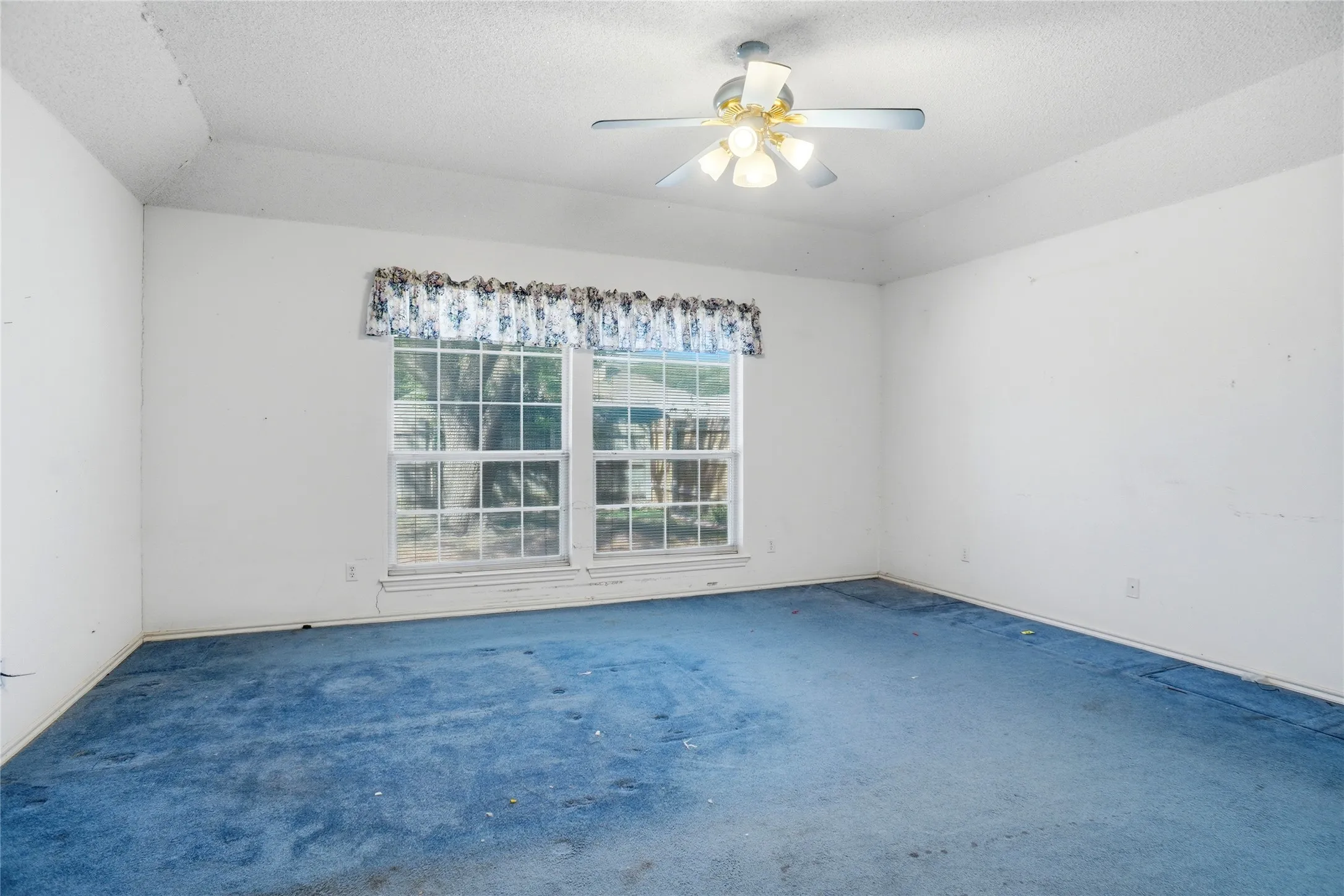 Single Family Residence For Sale in Tarrant County , 7413 Crosswicks Circle, Fort Worth, Texas 76137, 3 Bedroom, 2 Bathroom, 2 Garage spaces, 2,171 Sqft, built in 1991, mls#21378852, Real Estate Agent in Fort Worth, Homes For Sale in Tarrant county, Homes For Sale in Fort Worth, Realtor in Fort Worth Texas, Real Estate Brokerage Independent Realty Texas, Luminita Cordes Realtor