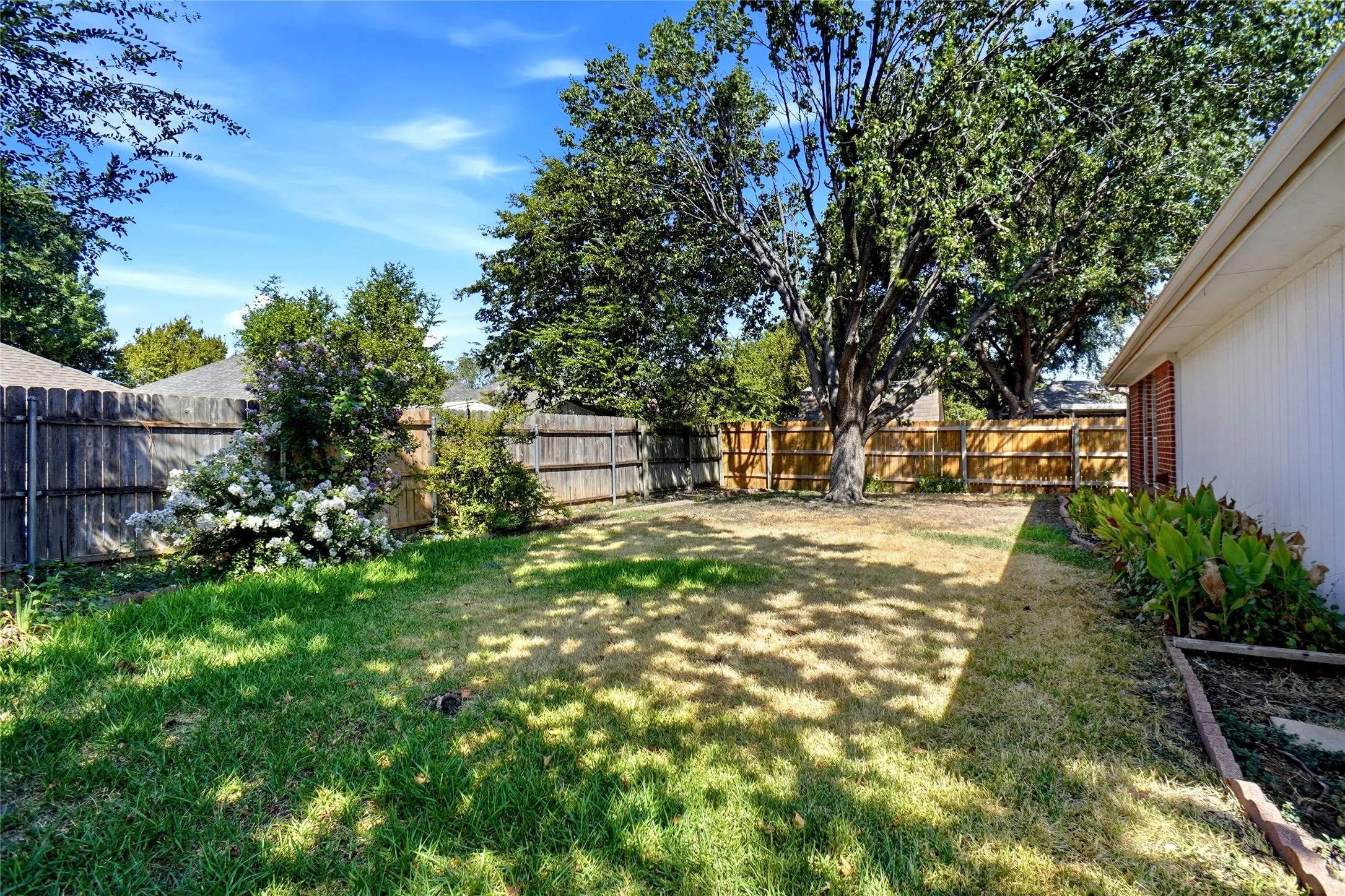 Single Family Residence For Sale in Tarrant County , 7413 Crosswicks Circle, Fort Worth, Texas 76137, 3 Bedroom, 2 Bathroom, 2 Garage spaces, 2,171 Sqft, built in 1991, mls#21378852, Real Estate Agent in Fort Worth, Homes For Sale in Tarrant county, Homes For Sale in Fort Worth, Realtor in Fort Worth Texas, Real Estate Brokerage Independent Realty Texas, Luminita Cordes Realtor