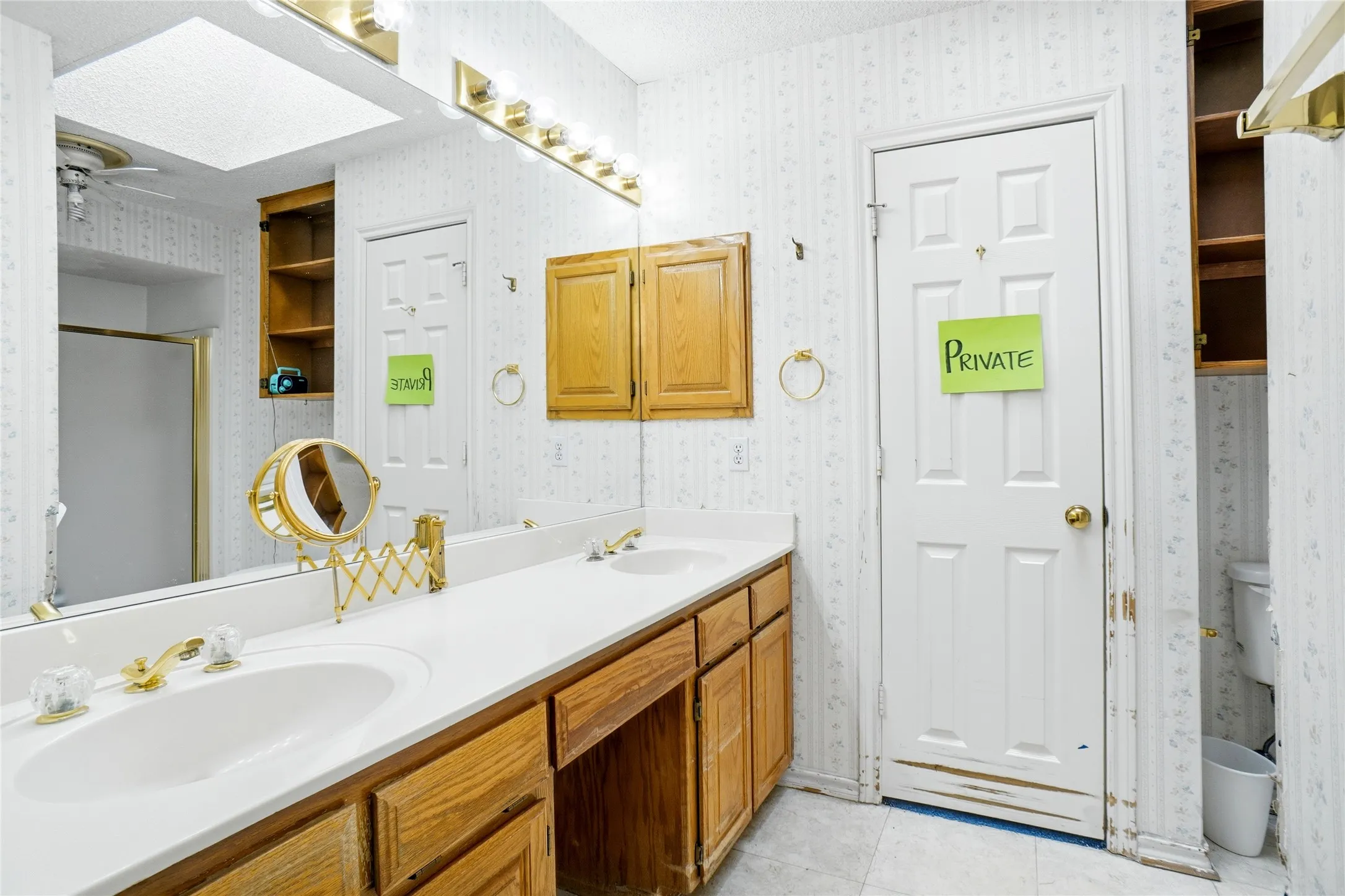 Single Family Residence For Sale in Tarrant County , 7413 Crosswicks Circle, Fort Worth, Texas 76137, 3 Bedroom, 2 Bathroom, 2 Garage spaces, 2,171 Sqft, built in 1991, mls#21378852, Real Estate Agent in Fort Worth, Homes For Sale in Tarrant county, Homes For Sale in Fort Worth, Realtor in Fort Worth Texas, Real Estate Brokerage Independent Realty Texas, Luminita Cordes Realtor