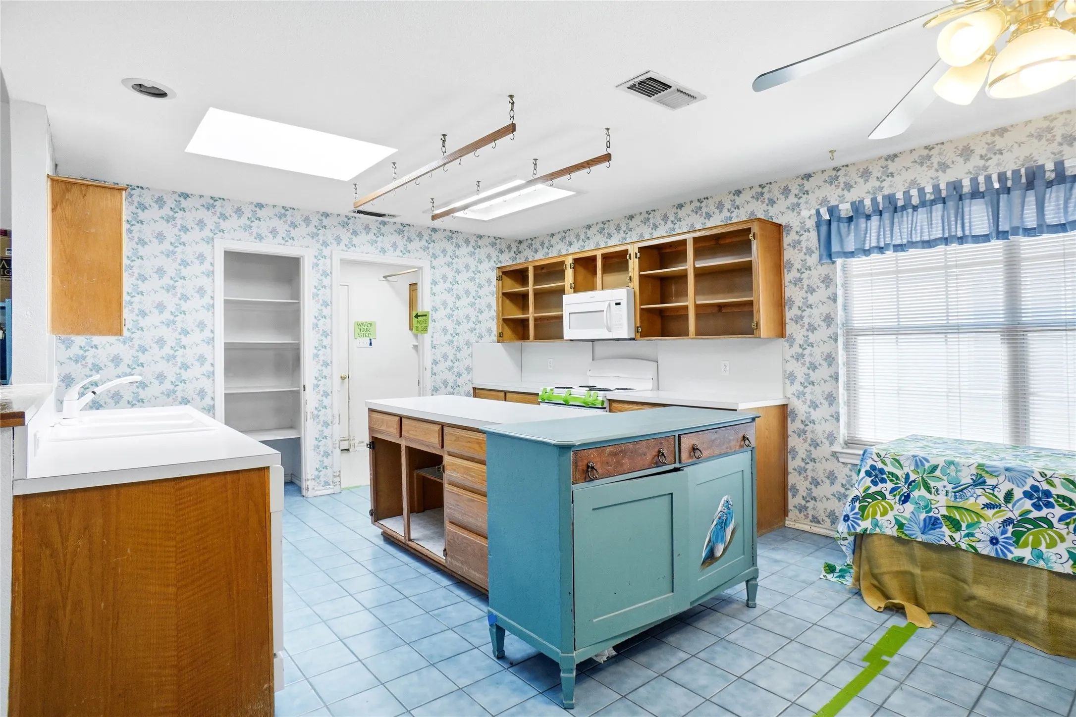 Single Family Residence For Sale in Tarrant County , 7413 Crosswicks Circle, Fort Worth, Texas 76137, 3 Bedroom, 2 Bathroom, 2 Garage spaces, 2,171 Sqft, built in 1991, mls#21378852, Real Estate Agent in Fort Worth, Homes For Sale in Tarrant county, Homes For Sale in Fort Worth, Realtor in Fort Worth Texas, Real Estate Brokerage Independent Realty Texas, Luminita Cordes Realtor