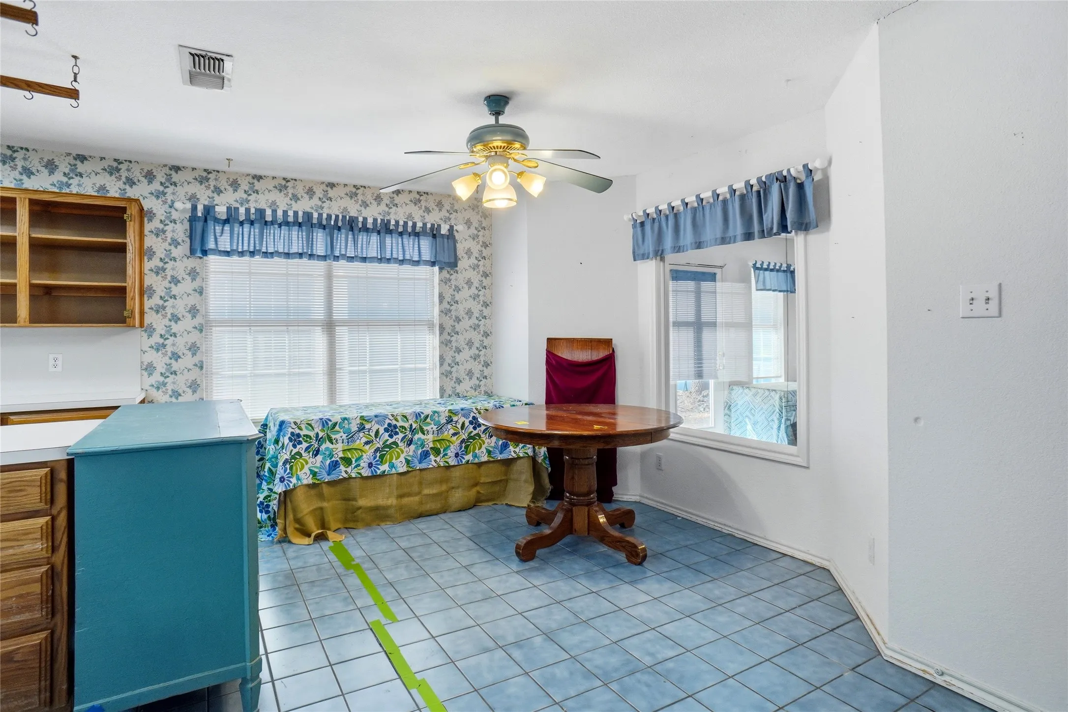 Single Family Residence For Sale in Tarrant County , 7413 Crosswicks Circle, Fort Worth, Texas 76137, 3 Bedroom, 2 Bathroom, 2 Garage spaces, 2,171 Sqft, built in 1991, mls#21378852, Real Estate Agent in Fort Worth, Homes For Sale in Tarrant county, Homes For Sale in Fort Worth, Realtor in Fort Worth Texas, Real Estate Brokerage Independent Realty Texas, Luminita Cordes Realtor