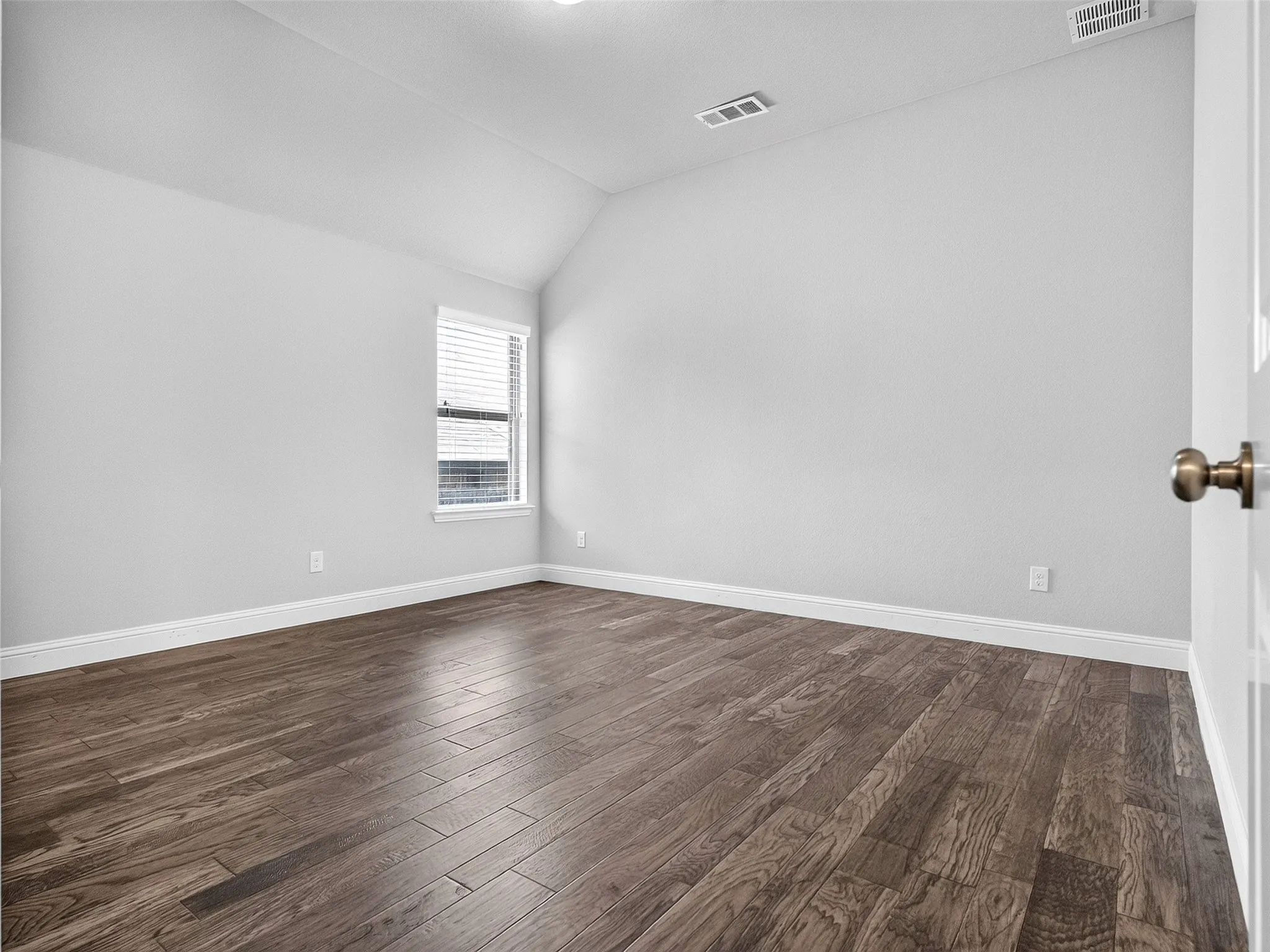 Single Family Residence For Sale in Denton County , 1129 Dame Carol Way, Carrollton, Texas 75010, 4 Bedroom, 4 Bathroom, 2 Garage spaces, 2,918 Sqft, built in 2018, mls#21377266, Real Estate Agent in Carrollton, Homes For Sale in Denton county, Homes For Sale in Carrollton, Realtor in Carrollton Texas, Real Estate Brokerage Independent Realty Texas, Luminita Cordes Realtor