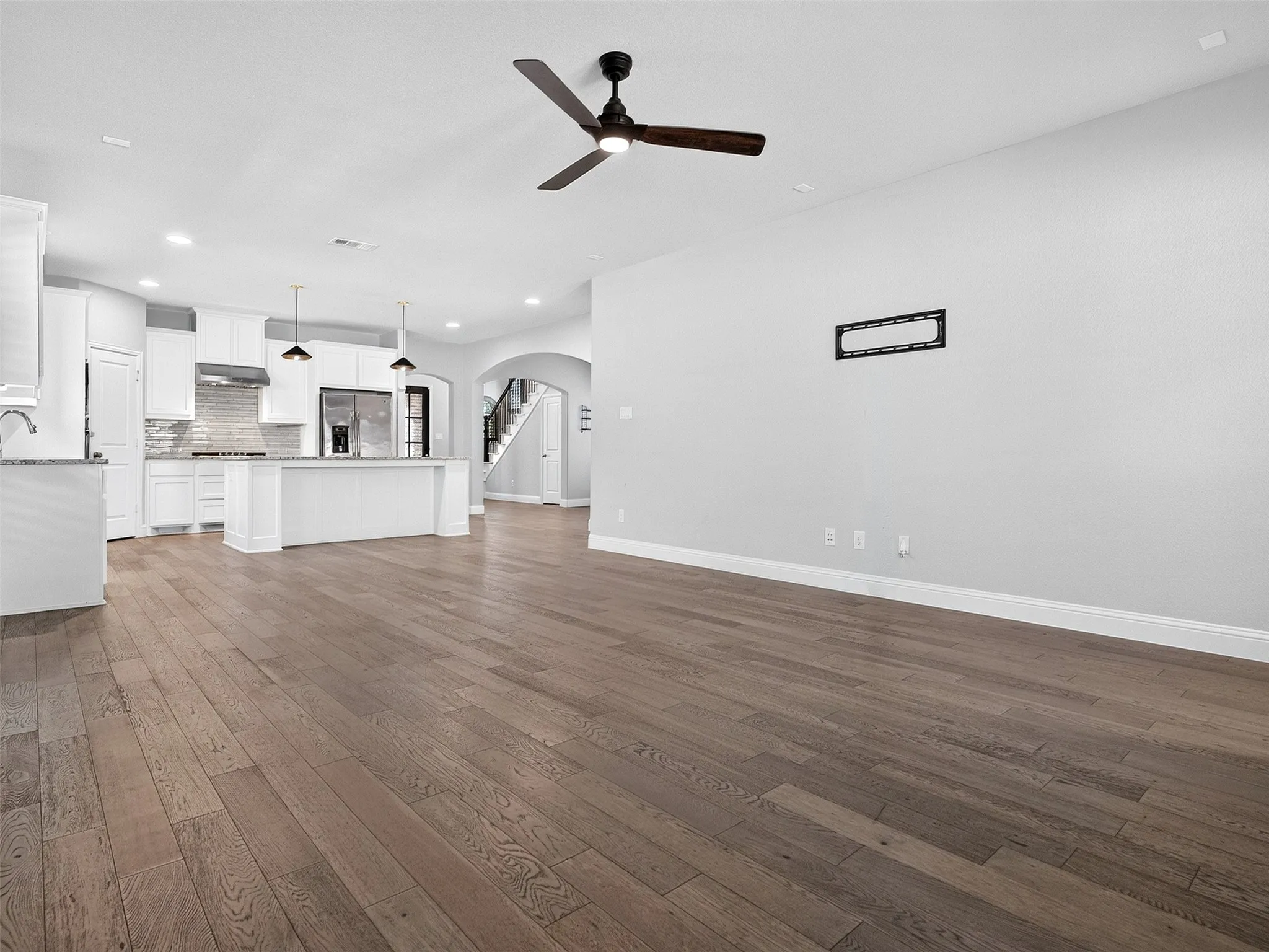 Single Family Residence For Sale in Denton County , 1129 Dame Carol Way, Carrollton, Texas 75010, 4 Bedroom, 4 Bathroom, 2 Garage spaces, 2,918 Sqft, built in 2018, mls#21377266, Real Estate Agent in Carrollton, Homes For Sale in Denton county, Homes For Sale in Carrollton, Realtor in Carrollton Texas, Real Estate Brokerage Independent Realty Texas, Luminita Cordes Realtor