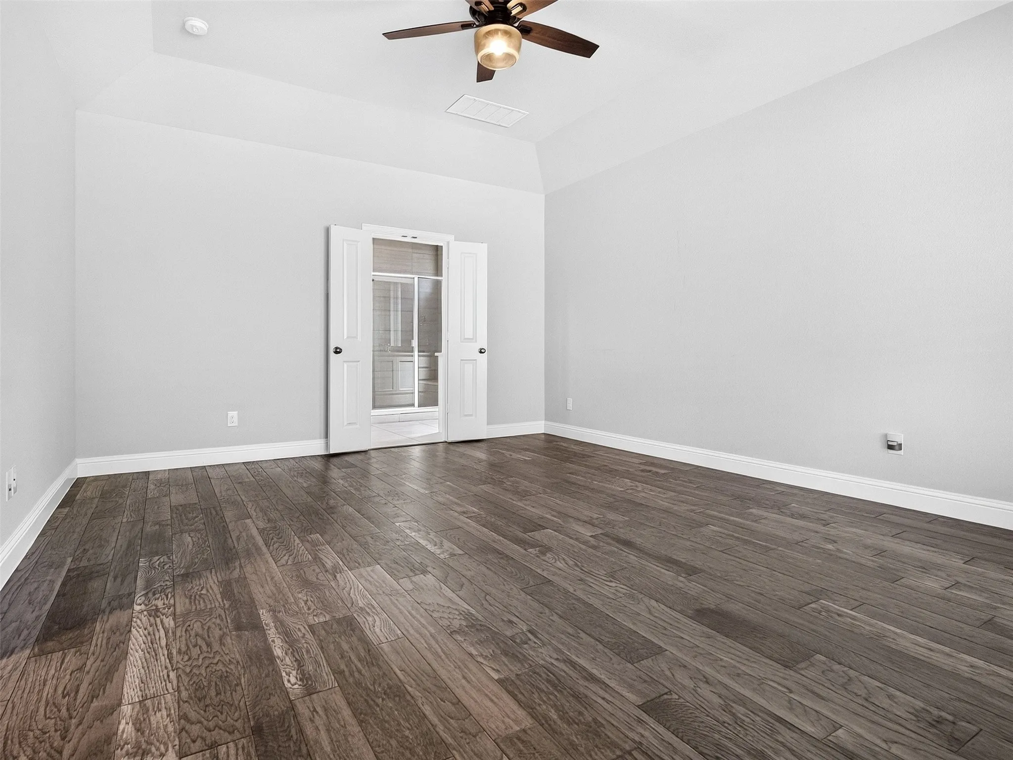 Single Family Residence For Sale in Denton County , 1129 Dame Carol Way, Carrollton, Texas 75010, 4 Bedroom, 4 Bathroom, 2 Garage spaces, 2,918 Sqft, built in 2018, mls#21377266, Real Estate Agent in Carrollton, Homes For Sale in Denton county, Homes For Sale in Carrollton, Realtor in Carrollton Texas, Real Estate Brokerage Independent Realty Texas, Luminita Cordes Realtor