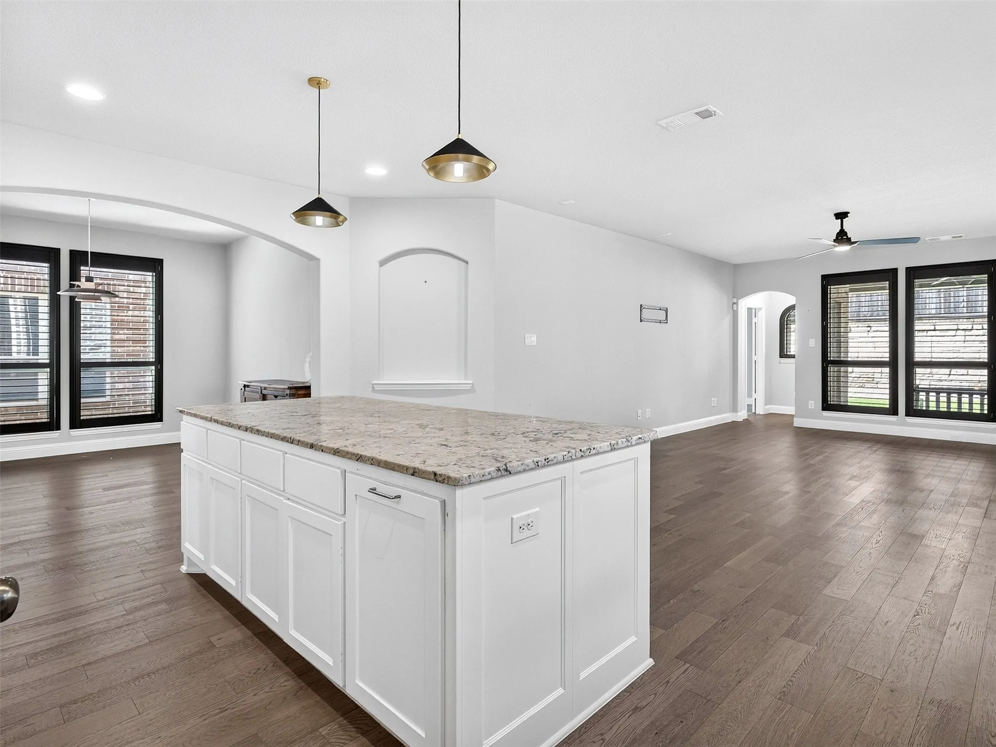 Single Family Residence For Sale in Denton County , 1129 Dame Carol Way, Carrollton, Texas 75010, 4 Bedroom, 4 Bathroom, 2 Garage spaces, 2,918 Sqft, built in 2018, mls#21377266, Real Estate Agent in Carrollton, Homes For Sale in Denton county, Homes For Sale in Carrollton, Realtor in Carrollton Texas, Real Estate Brokerage Independent Realty Texas, Luminita Cordes Realtor