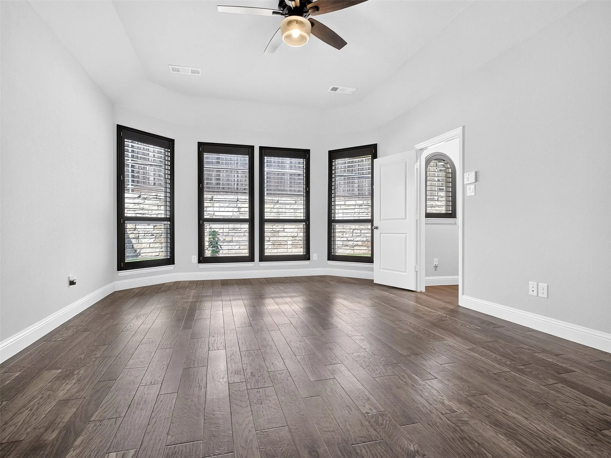 Single Family Residence For Sale in Denton County , 1129 Dame Carol Way, Carrollton, Texas 75010, 4 Bedroom, 4 Bathroom, 2 Garage spaces, 2,918 Sqft, built in 2018, mls#21377266, Real Estate Agent in Carrollton, Homes For Sale in Denton county, Homes For Sale in Carrollton, Realtor in Carrollton Texas, Real Estate Brokerage Independent Realty Texas, Luminita Cordes Realtor