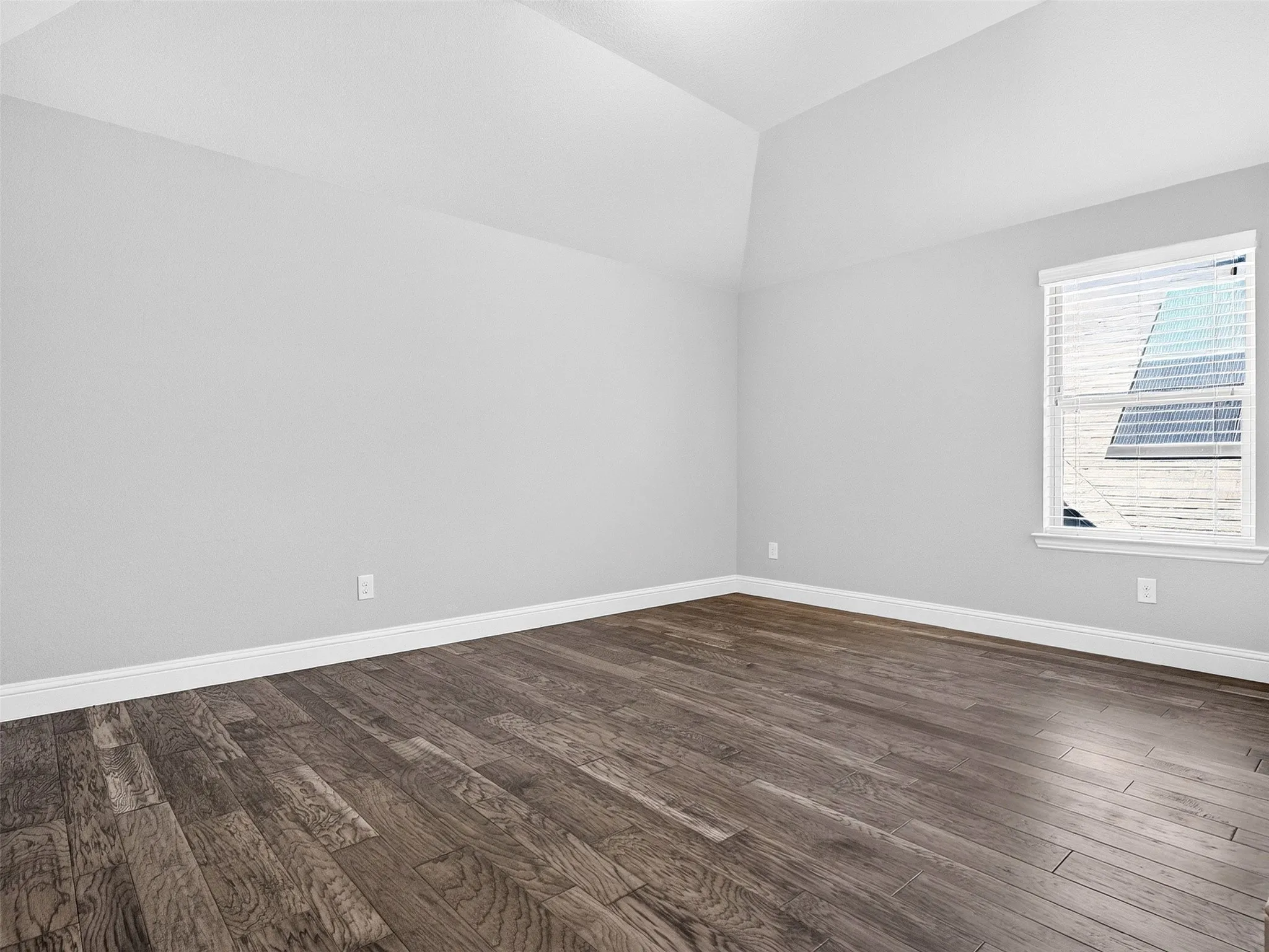 Single Family Residence For Sale in Denton County , 1129 Dame Carol Way, Carrollton, Texas 75010, 4 Bedroom, 4 Bathroom, 2 Garage spaces, 2,918 Sqft, built in 2018, mls#21377266, Real Estate Agent in Carrollton, Homes For Sale in Denton county, Homes For Sale in Carrollton, Realtor in Carrollton Texas, Real Estate Brokerage Independent Realty Texas, Luminita Cordes Realtor