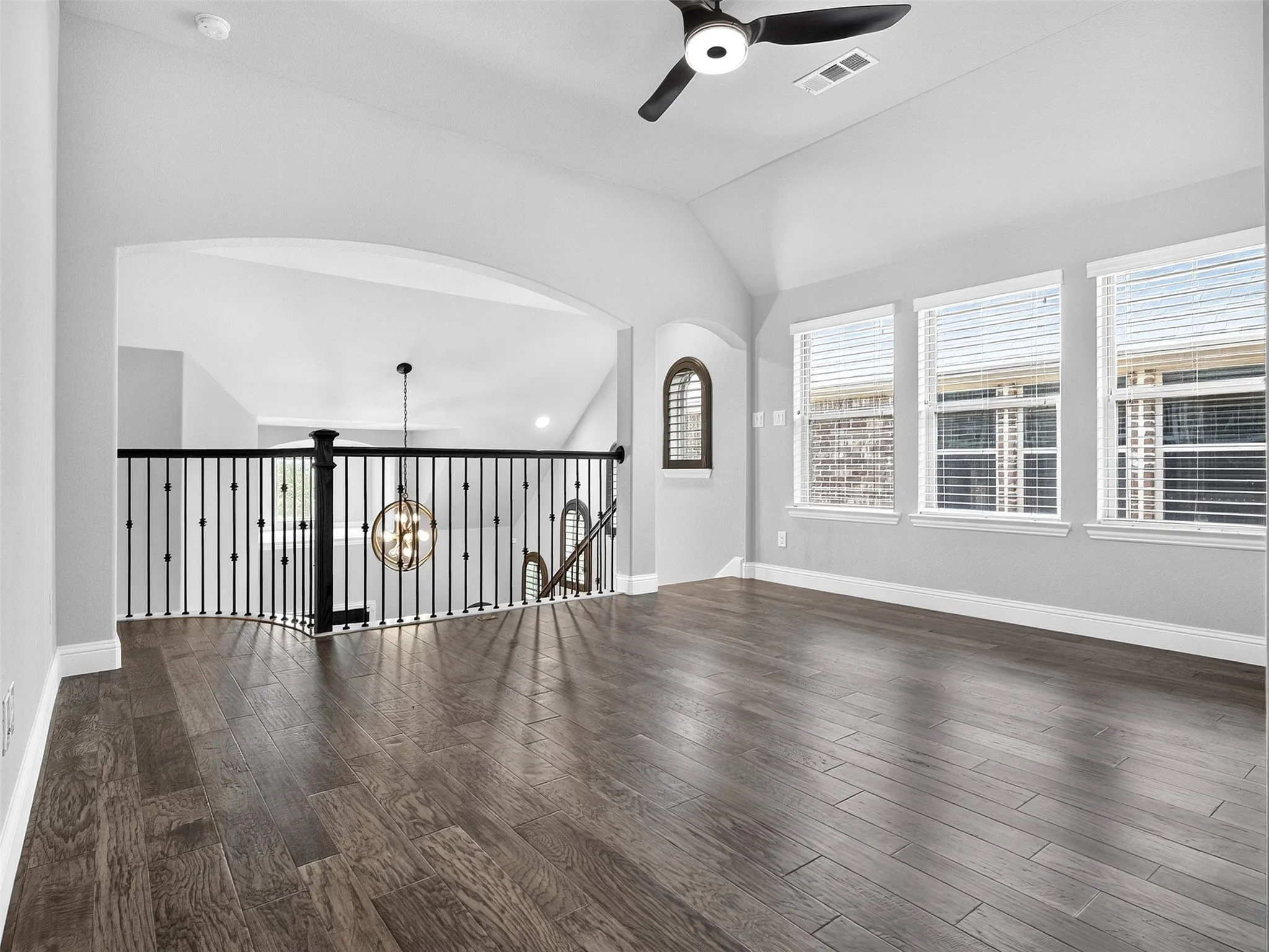 Single Family Residence For Sale in Denton County , 1129 Dame Carol Way, Carrollton, Texas 75010, 4 Bedroom, 4 Bathroom, 2 Garage spaces, 2,918 Sqft, built in 2018, mls#21377266, Real Estate Agent in Carrollton, Homes For Sale in Denton county, Homes For Sale in Carrollton, Realtor in Carrollton Texas, Real Estate Brokerage Independent Realty Texas, Luminita Cordes Realtor