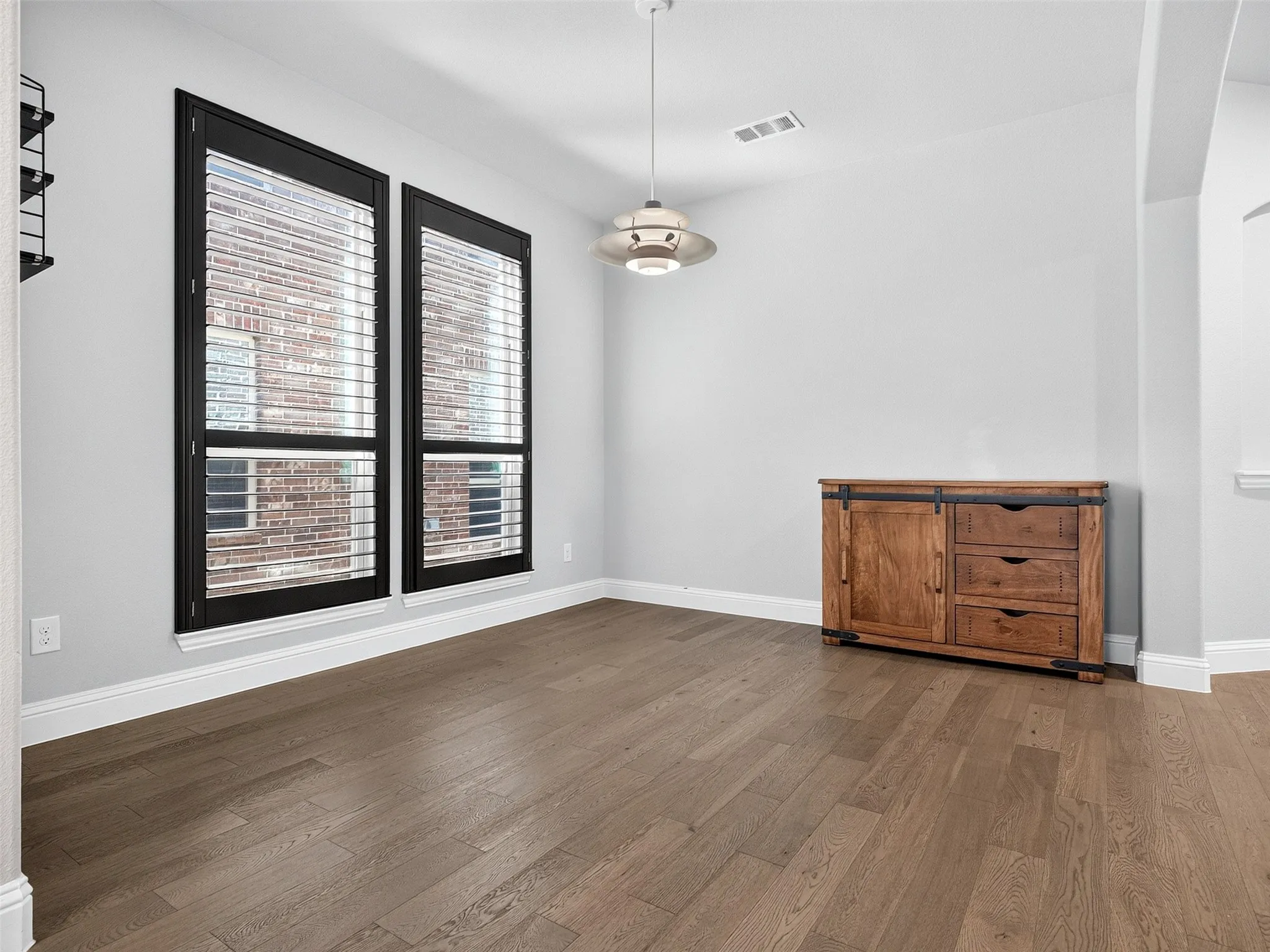 Single Family Residence For Sale in Denton County , 1129 Dame Carol Way, Carrollton, Texas 75010, 4 Bedroom, 4 Bathroom, 2 Garage spaces, 2,918 Sqft, built in 2018, mls#21377266, Real Estate Agent in Carrollton, Homes For Sale in Denton county, Homes For Sale in Carrollton, Realtor in Carrollton Texas, Real Estate Brokerage Independent Realty Texas, Luminita Cordes Realtor