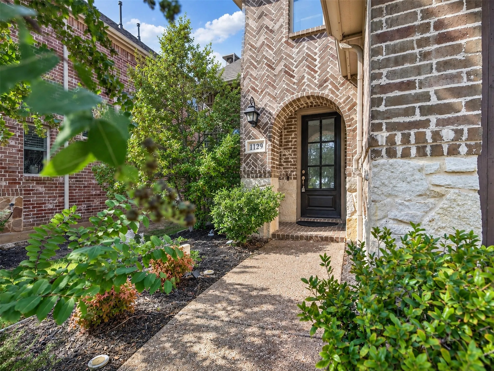 Single Family Residence For Sale in Denton County , 1129 Dame Carol Way, Carrollton, Texas 75010, 4 Bedroom, 4 Bathroom, 2 Garage spaces, 2,918 Sqft, built in 2018, mls#21377266, Real Estate Agent in Carrollton, Homes For Sale in Denton county, Homes For Sale in Carrollton, Realtor in Carrollton Texas, Real Estate Brokerage Independent Realty Texas, Luminita Cordes Realtor
