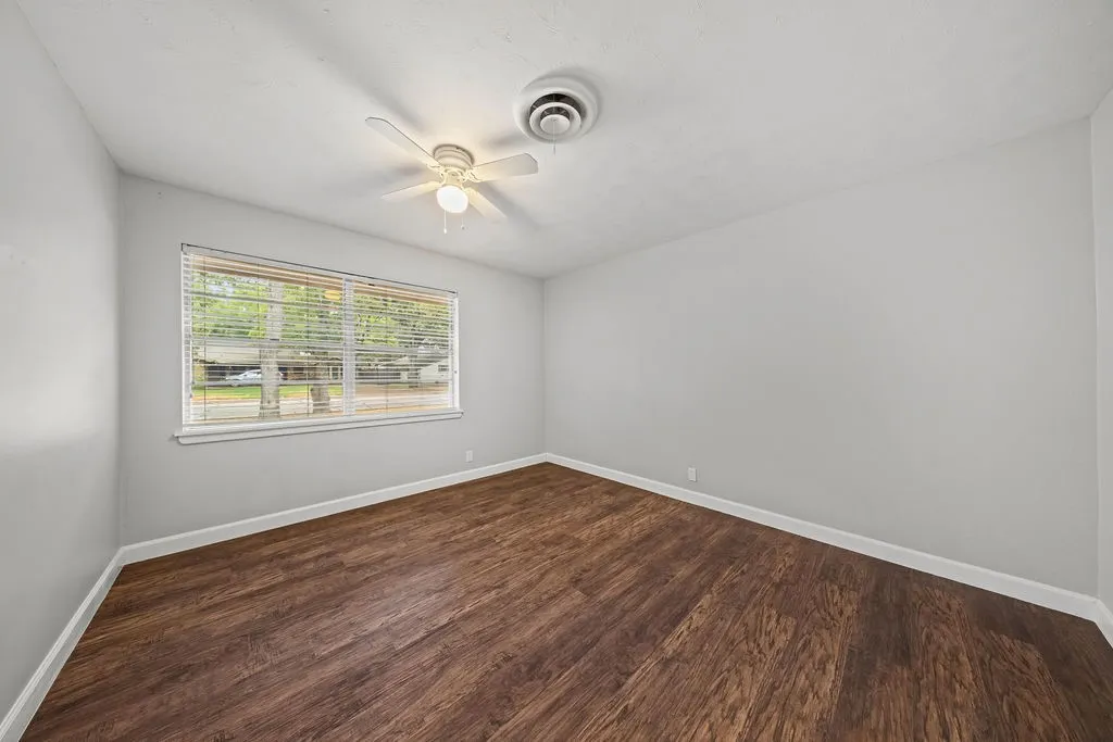 Single Family Residence For Sale in Dallas County , 1809 Glenbrook Drive, Irving, Texas 75061, 4 Bedroom, 2 Bathroom, Garage spaces, 2,514 Sqft, built in 1960, mls#21376456, Real Estate Agent in Irving, Homes For Sale in Dallas county, Homes For Sale in Irving, Realtor in Irving Texas, Real Estate Brokerage Independent Realty Texas, Luminita Cordes Realtor