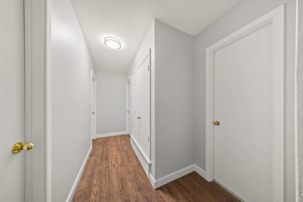 Single Family Residence For Sale in Dallas County , 1809 Glenbrook Drive, Irving, Texas 75061, 4 Bedroom, 2 Bathroom, Garage spaces, 2,514 Sqft, built in 1960, mls#21376456, Real Estate Agent in Irving, Homes For Sale in Dallas county, Homes For Sale in Irving, Realtor in Irving Texas, Real Estate Brokerage Independent Realty Texas, Luminita Cordes Realtor