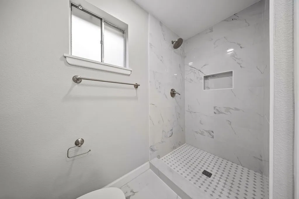 Single Family Residence For Sale in Dallas County , 1809 Glenbrook Drive, Irving, Texas 75061, 4 Bedroom, 2 Bathroom, Garage spaces, 2,514 Sqft, built in 1960, mls#21376456, Real Estate Agent in Irving, Homes For Sale in Dallas county, Homes For Sale in Irving, Realtor in Irving Texas, Real Estate Brokerage Independent Realty Texas, Luminita Cordes Realtor