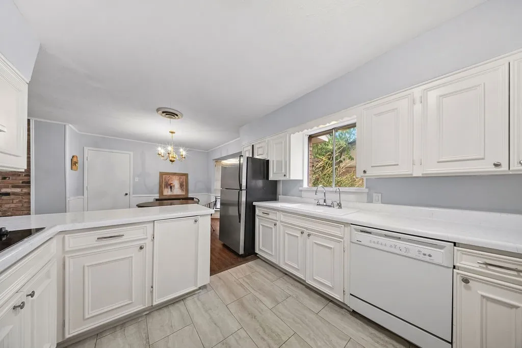 Single Family Residence For Sale in Dallas County , 1809 Glenbrook Drive, Irving, Texas 75061, 4 Bedroom, 2 Bathroom, Garage spaces, 2,514 Sqft, built in 1960, mls#21376456, Real Estate Agent in Irving, Homes For Sale in Dallas county, Homes For Sale in Irving, Realtor in Irving Texas, Real Estate Brokerage Independent Realty Texas, Luminita Cordes Realtor