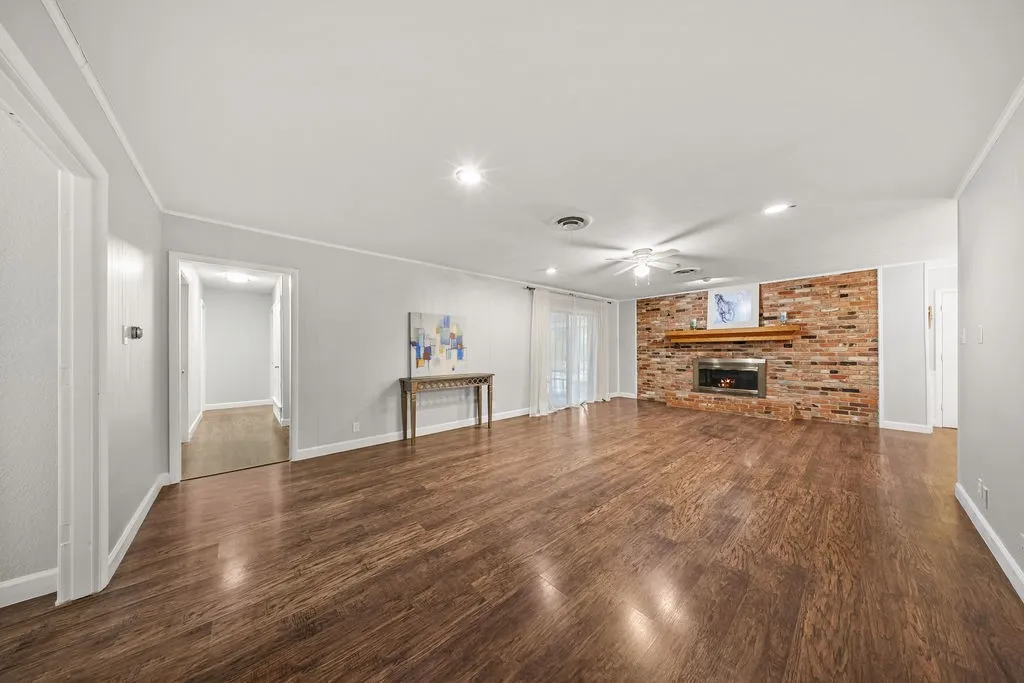 Single Family Residence For Sale in Dallas County , 1809 Glenbrook Drive, Irving, Texas 75061, 4 Bedroom, 2 Bathroom, Garage spaces, 2,514 Sqft, built in 1960, mls#21376456, Real Estate Agent in Irving, Homes For Sale in Dallas county, Homes For Sale in Irving, Realtor in Irving Texas, Real Estate Brokerage Independent Realty Texas, Luminita Cordes Realtor