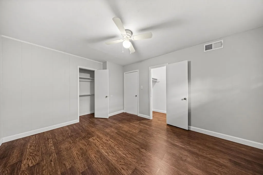Single Family Residence For Sale in Dallas County , 1809 Glenbrook Drive, Irving, Texas 75061, 4 Bedroom, 2 Bathroom, Garage spaces, 2,514 Sqft, built in 1960, mls#21376456, Real Estate Agent in Irving, Homes For Sale in Dallas county, Homes For Sale in Irving, Realtor in Irving Texas, Real Estate Brokerage Independent Realty Texas, Luminita Cordes Realtor