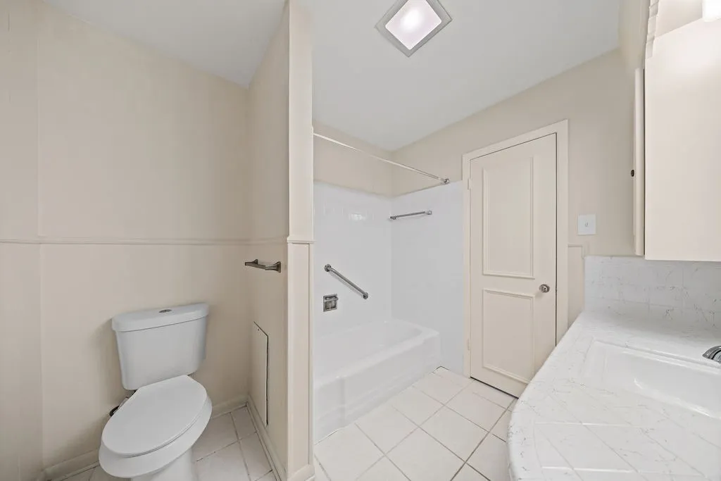 Single Family Residence For Sale in Dallas County , 1809 Glenbrook Drive, Irving, Texas 75061, 4 Bedroom, 2 Bathroom, Garage spaces, 2,514 Sqft, built in 1960, mls#21376456, Real Estate Agent in Irving, Homes For Sale in Dallas county, Homes For Sale in Irving, Realtor in Irving Texas, Real Estate Brokerage Independent Realty Texas, Luminita Cordes Realtor