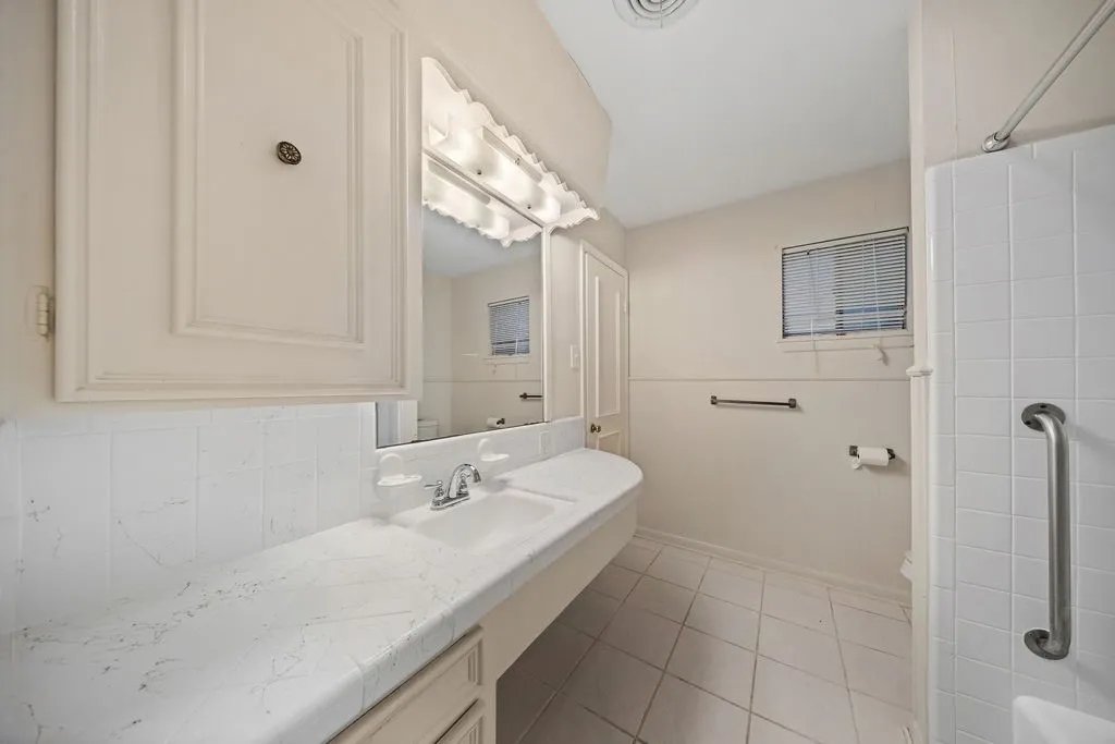 Single Family Residence For Sale in Dallas County , 1809 Glenbrook Drive, Irving, Texas 75061, 4 Bedroom, 2 Bathroom, Garage spaces, 2,514 Sqft, built in 1960, mls#21376456, Real Estate Agent in Irving, Homes For Sale in Dallas county, Homes For Sale in Irving, Realtor in Irving Texas, Real Estate Brokerage Independent Realty Texas, Luminita Cordes Realtor