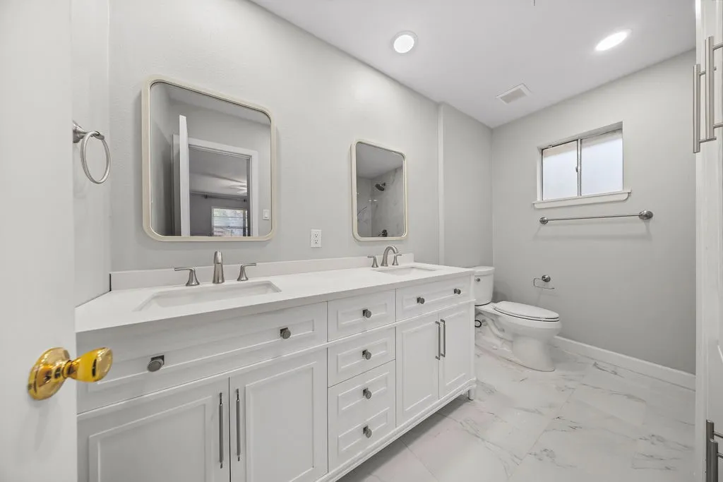 Single Family Residence For Sale in Dallas County , 1809 Glenbrook Drive, Irving, Texas 75061, 4 Bedroom, 2 Bathroom, Garage spaces, 2,514 Sqft, built in 1960, mls#21376456, Real Estate Agent in Irving, Homes For Sale in Dallas county, Homes For Sale in Irving, Realtor in Irving Texas, Real Estate Brokerage Independent Realty Texas, Luminita Cordes Realtor