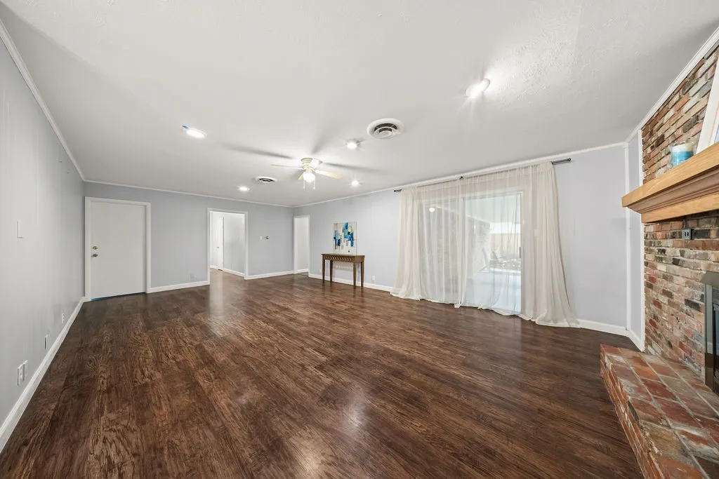 Single Family Residence For Sale in Dallas County , 1809 Glenbrook Drive, Irving, Texas 75061, 4 Bedroom, 2 Bathroom, Garage spaces, 2,514 Sqft, built in 1960, mls#21376456, Real Estate Agent in Irving, Homes For Sale in Dallas county, Homes For Sale in Irving, Realtor in Irving Texas, Real Estate Brokerage Independent Realty Texas, Luminita Cordes Realtor