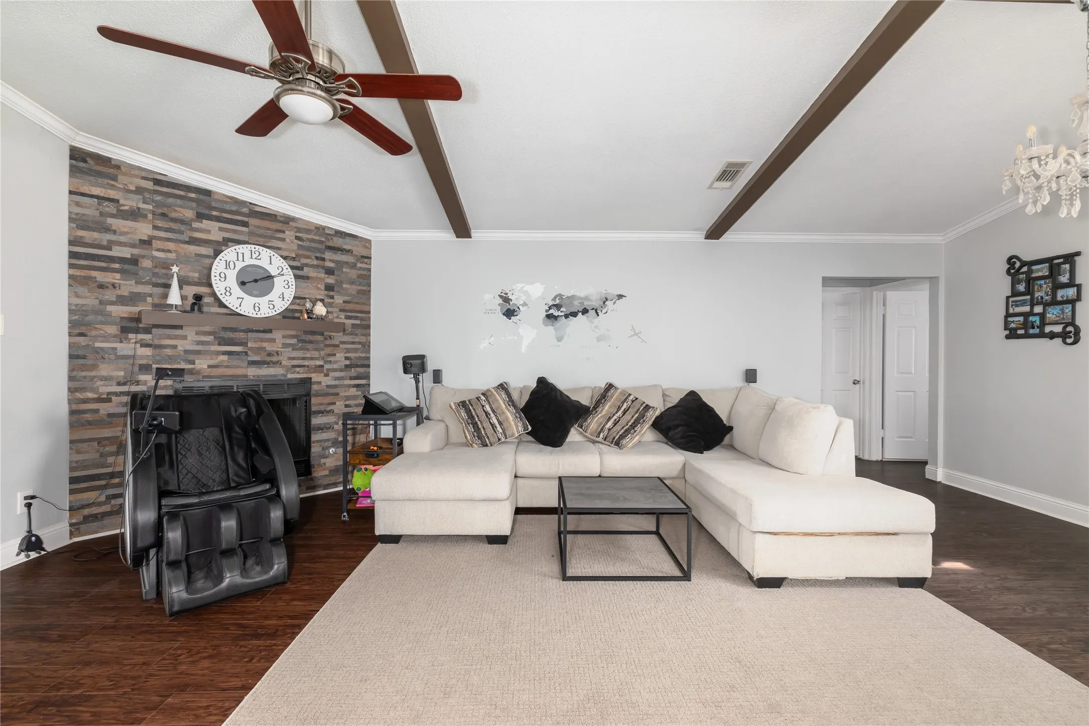 Single Family Residence For Sale in Collin County , 1405 Judy Drive, Plano, Texas 75074, 3 Bedroom, 2 Bathroom, 2 Garage spaces, 2,030 Sqft, built in 1967, mls#21379312, Real Estate Agent in Plano, Homes For Sale in Collin county, Homes For Sale in Plano, Realtor in Plano Texas, Real Estate Brokerage Independent Realty Texas, Luminita Cordes Realtor