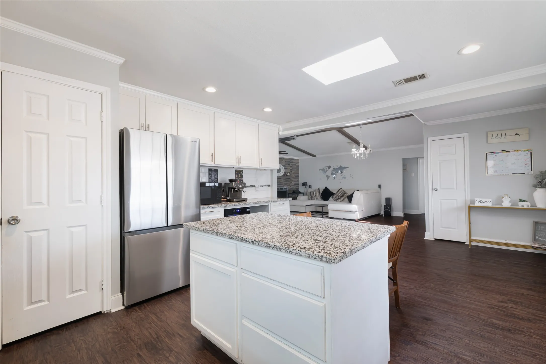 Single Family Residence For Sale in Collin County , 1405 Judy Drive, Plano, Texas 75074, 3 Bedroom, 2 Bathroom, 2 Garage spaces, 2,030 Sqft, built in 1967, mls#21379312, Real Estate Agent in Plano, Homes For Sale in Collin county, Homes For Sale in Plano, Realtor in Plano Texas, Real Estate Brokerage Independent Realty Texas, Luminita Cordes Realtor