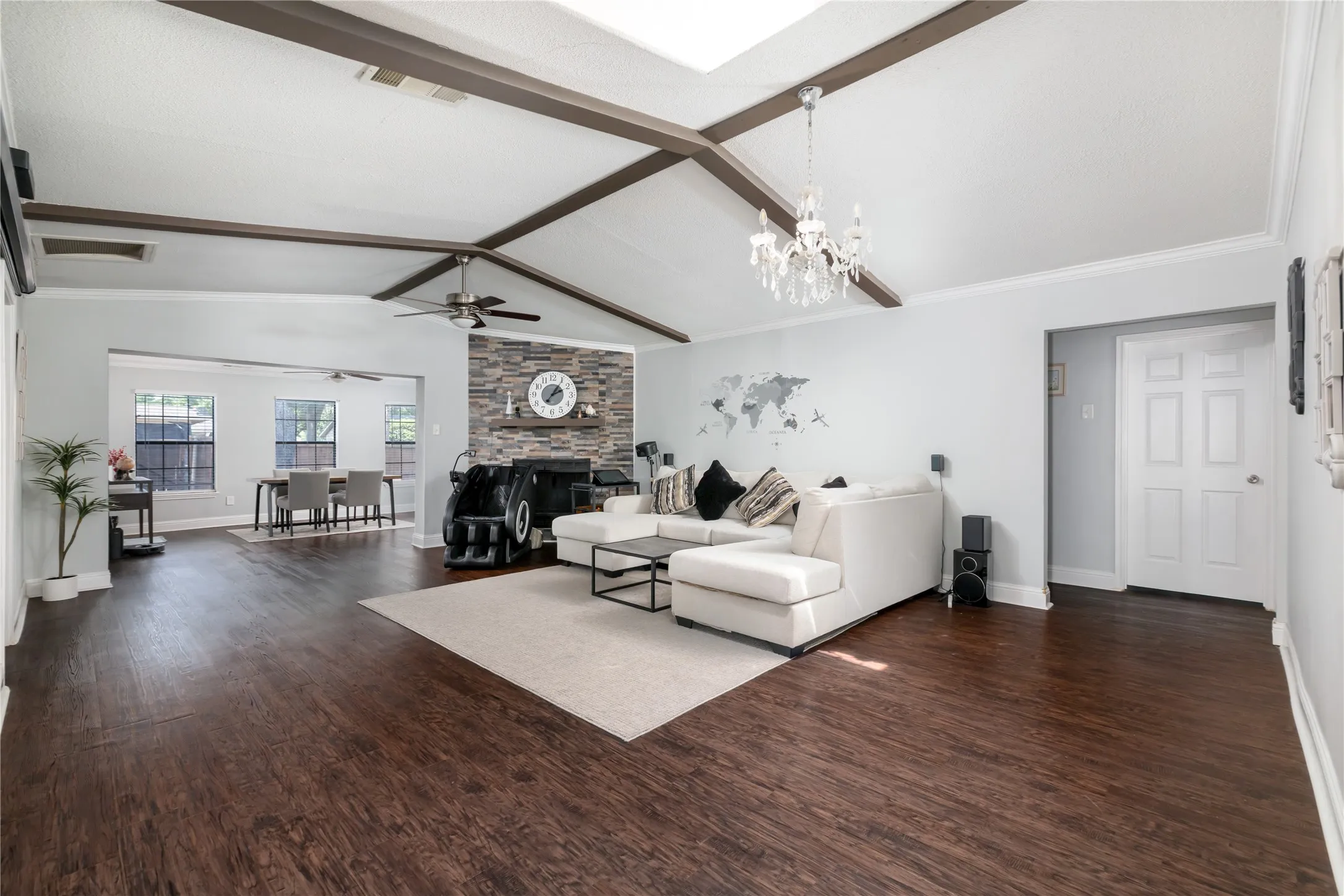 Single Family Residence For Sale in Collin County , 1405 Judy Drive, Plano, Texas 75074, 3 Bedroom, 2 Bathroom, 2 Garage spaces, 2,030 Sqft, built in 1967, mls#21379312, Real Estate Agent in Plano, Homes For Sale in Collin county, Homes For Sale in Plano, Realtor in Plano Texas, Real Estate Brokerage Independent Realty Texas, Luminita Cordes Realtor