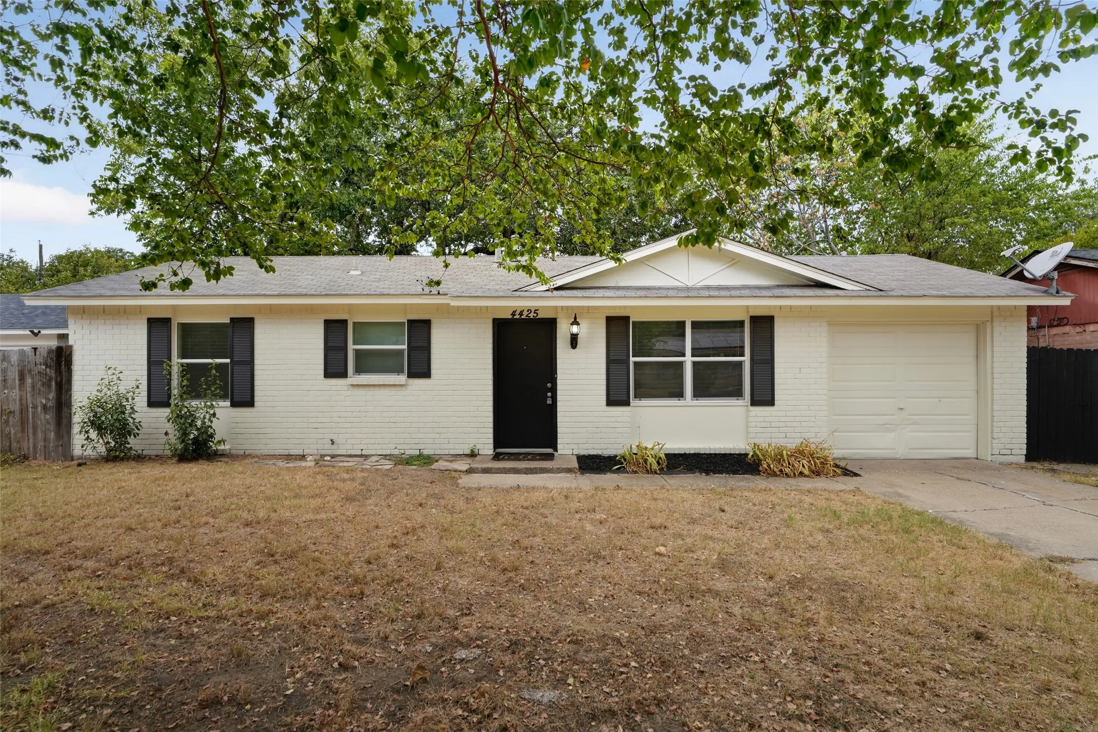 Single Family Residence For Sale in Dallas County , 4425 Central Lane, Balch Springs, Texas 75180, 3 Bedroom, 1 Bathroom, 1 Garage spaces, 888 Sqft, built in 1971, mls#21378573, Real Estate Agent in Balch Springs, Homes For Sale in Dallas county, Homes For Sale in Balch Springs, Realtor in Balch Springs Texas, Real Estate Brokerage Independent Realty Texas, Luminita Cordes Realtor
