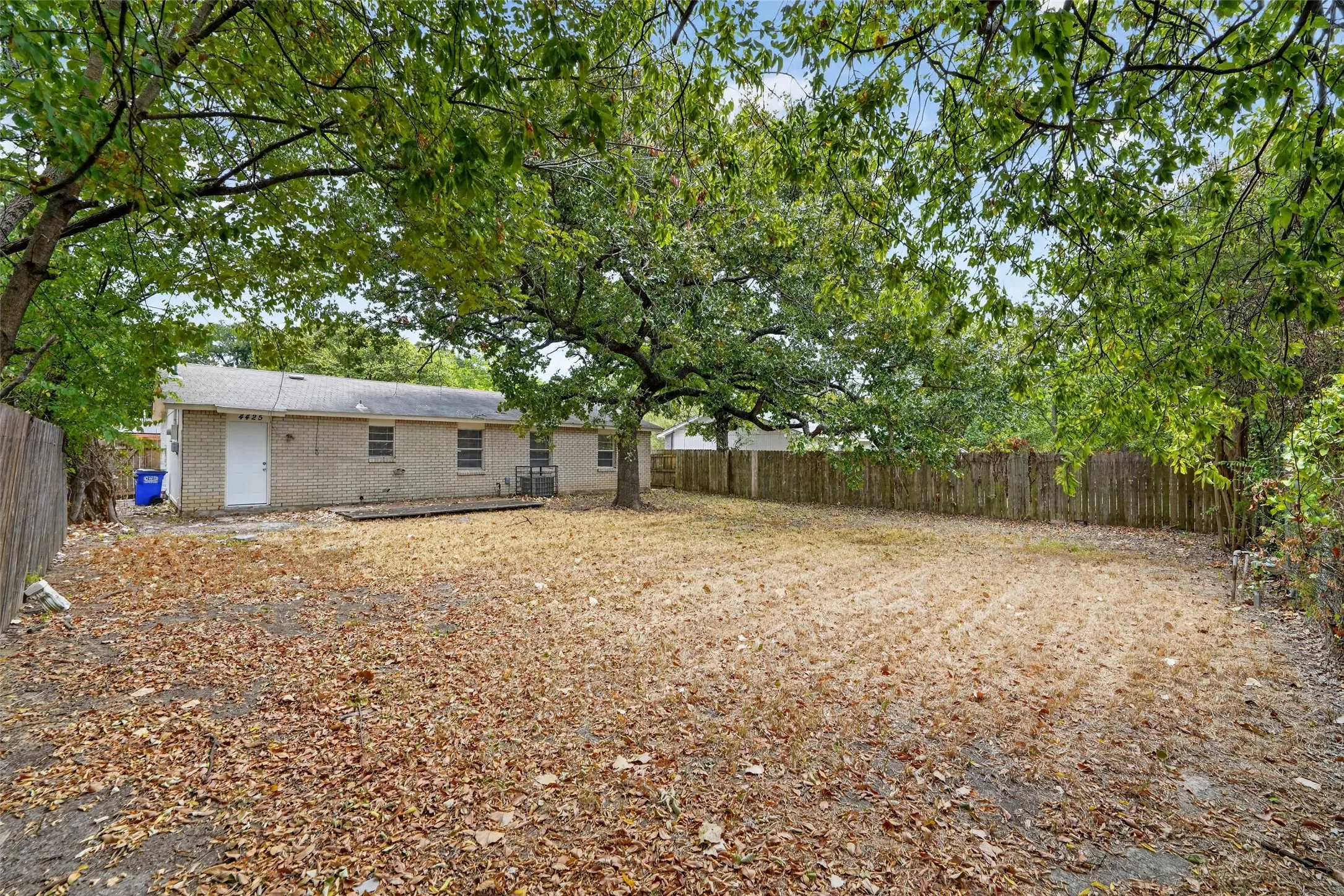 Single Family Residence For Sale in Dallas County , 4425 Central Lane, Balch Springs, Texas 75180, 3 Bedroom, 1 Bathroom, 1 Garage spaces, 888 Sqft, built in 1971, mls#21378573, Real Estate Agent in Balch Springs, Homes For Sale in Dallas county, Homes For Sale in Balch Springs, Realtor in Balch Springs Texas, Real Estate Brokerage Independent Realty Texas, Luminita Cordes Realtor