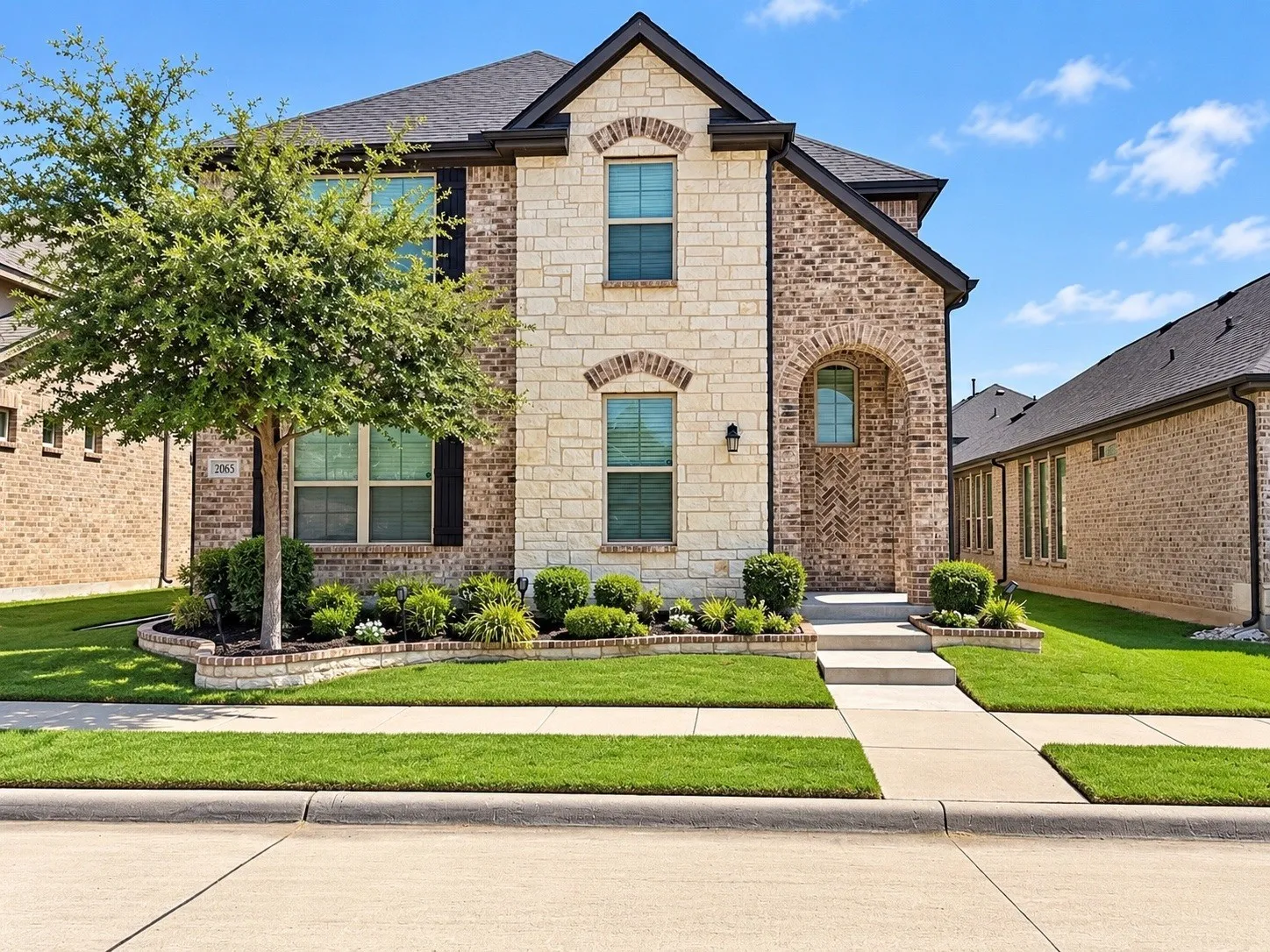 Single Family Residence For Sale in Denton County , 2065 Almassera Drive, Little Elm, Texas 75068, 4 Bedroom, 3 Bathroom, 2 Garage spaces, 2,321 Sqft, built in 2021, mls#21379344, Real Estate Agent in Little Elm, Homes For Sale in Denton county, Homes For Sale in Little Elm, Realtor in Little Elm Texas, Real Estate Brokerage Independent Realty Texas, Luminita Cordes Realtor
