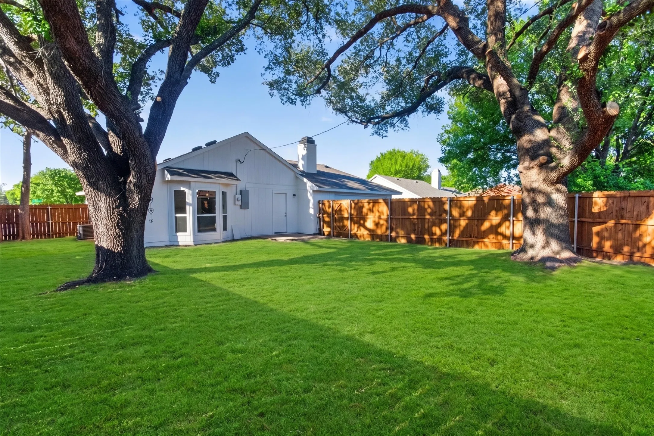 Single Family Residence For Sale in Dallas County , 2729 Todville Place, Dallas, Texas 75228, 3 Bedroom, 2 Bathroom, 2 Garage spaces, 1,200 Sqft, built in 1984, mls#21373150, Real Estate Agent in Dallas, Homes For Sale in Dallas county, Homes For Sale in Dallas, Realtor in Dallas Texas, Real Estate Brokerage Independent Realty Texas, Luminita Cordes Realtor