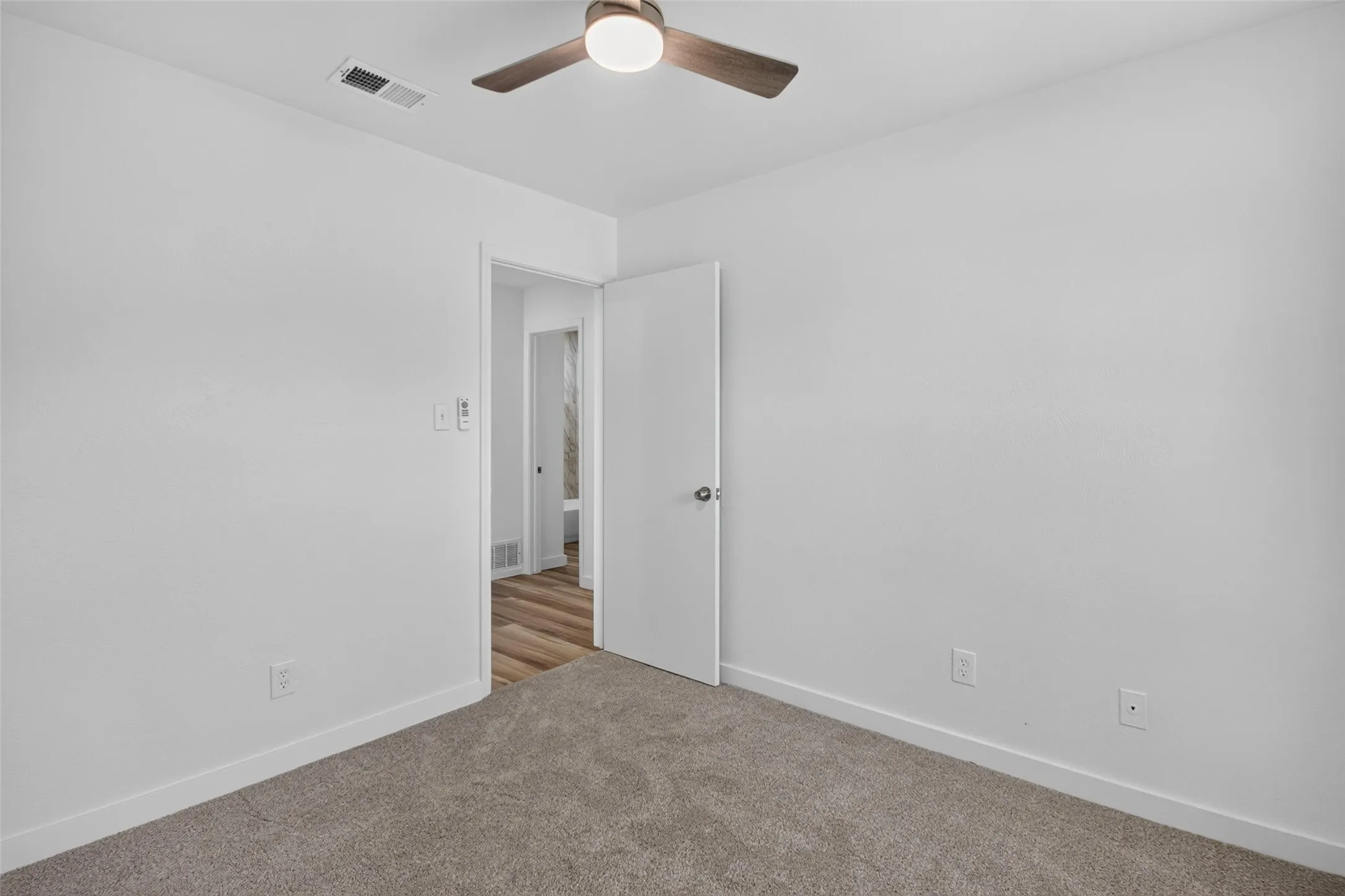 Single Family Residence For Sale in Dallas County , 2729 Todville Place, Dallas, Texas 75228, 3 Bedroom, 2 Bathroom, 2 Garage spaces, 1,200 Sqft, built in 1984, mls#21373150, Real Estate Agent in Dallas, Homes For Sale in Dallas county, Homes For Sale in Dallas, Realtor in Dallas Texas, Real Estate Brokerage Independent Realty Texas, Luminita Cordes Realtor