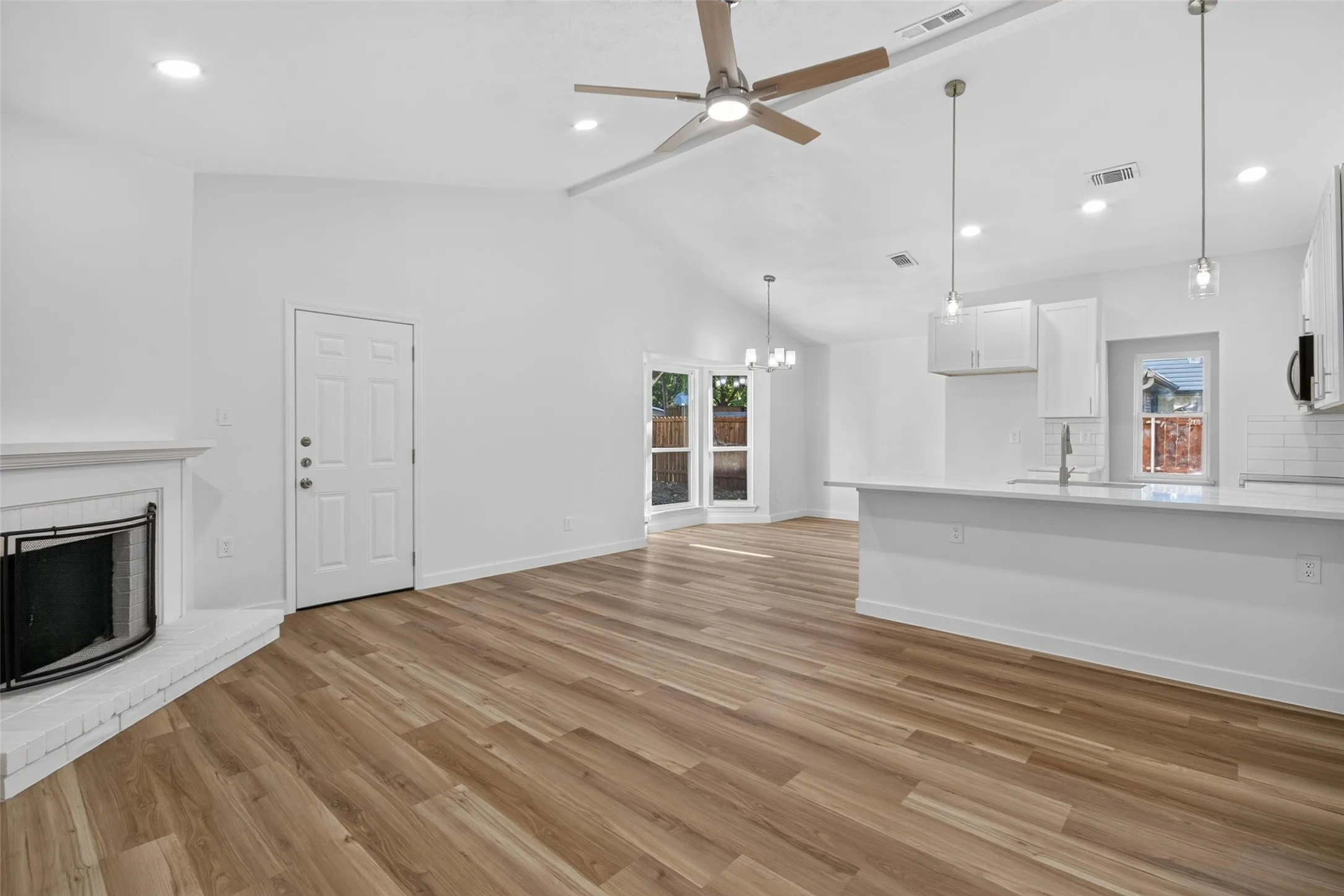 Single Family Residence For Sale in Dallas County , 2729 Todville Place, Dallas, Texas 75228, 3 Bedroom, 2 Bathroom, 2 Garage spaces, 1,200 Sqft, built in 1984, mls#21373150, Real Estate Agent in Dallas, Homes For Sale in Dallas county, Homes For Sale in Dallas, Realtor in Dallas Texas, Real Estate Brokerage Independent Realty Texas, Luminita Cordes Realtor