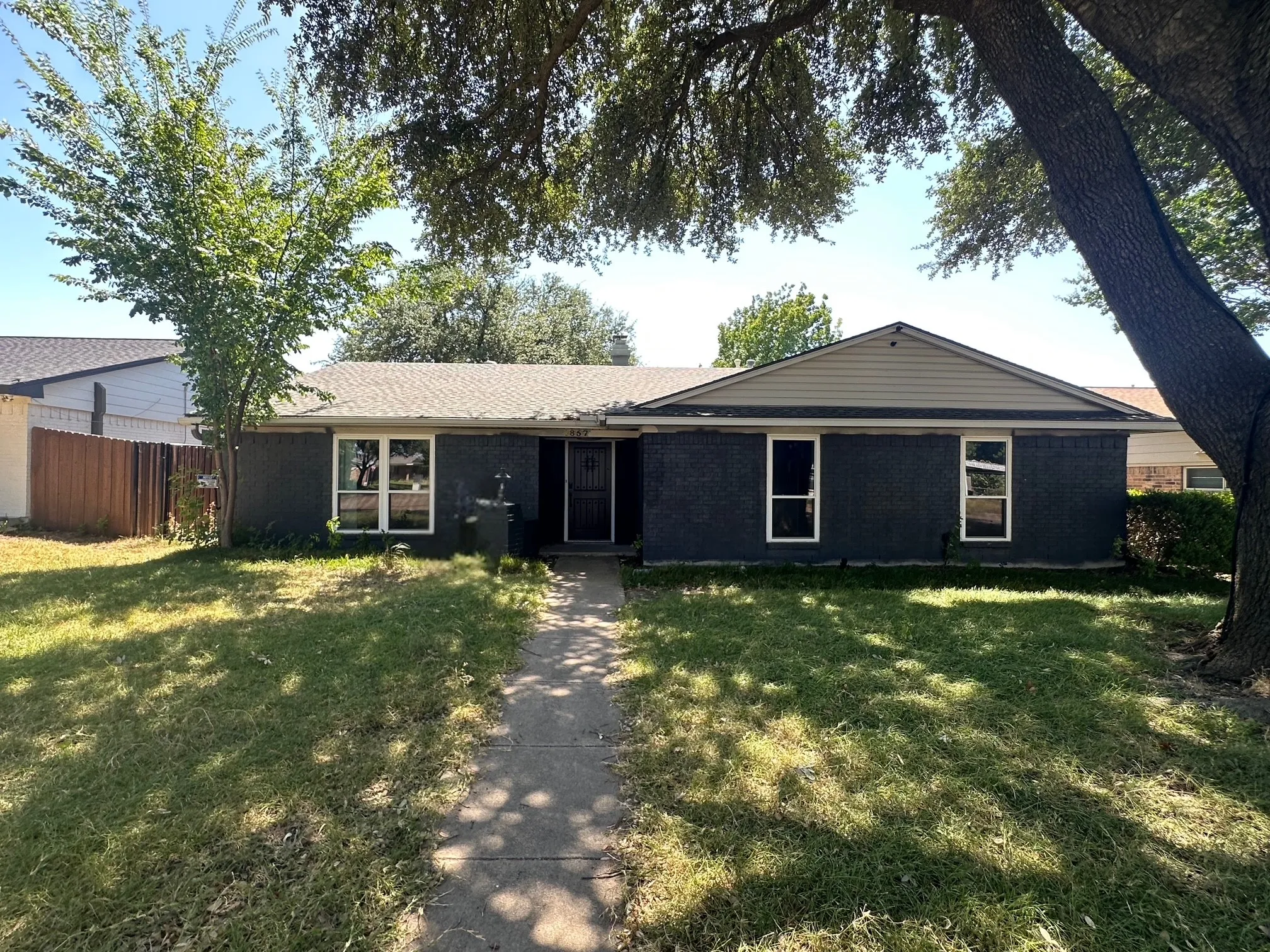 Single Family Residence For Sale in Dallas County , 4857 Preston Trail Drive, Mesquite, Texas 75150, 4 Bedroom, 2 Bathroom, 2 Garage spaces, 2,012 Sqft, built in 1971, mls#21378690, Real Estate Agent in Mesquite, Homes For Sale in Dallas county, Homes For Sale in Mesquite, Realtor in Mesquite Texas, Real Estate Brokerage Independent Realty Texas, Luminita Cordes Realtor