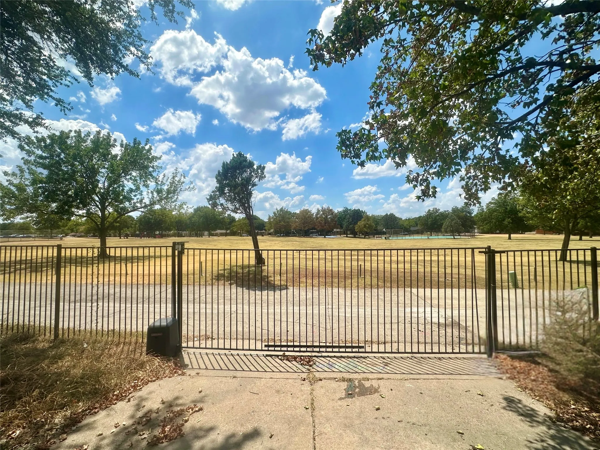 Single Family Residence For Sale in Dallas County , 4857 Preston Trail Drive, Mesquite, Texas 75150, 4 Bedroom, 2 Bathroom, 2 Garage spaces, 2,012 Sqft, built in 1971, mls#21378690, Real Estate Agent in Mesquite, Homes For Sale in Dallas county, Homes For Sale in Mesquite, Realtor in Mesquite Texas, Real Estate Brokerage Independent Realty Texas, Luminita Cordes Realtor