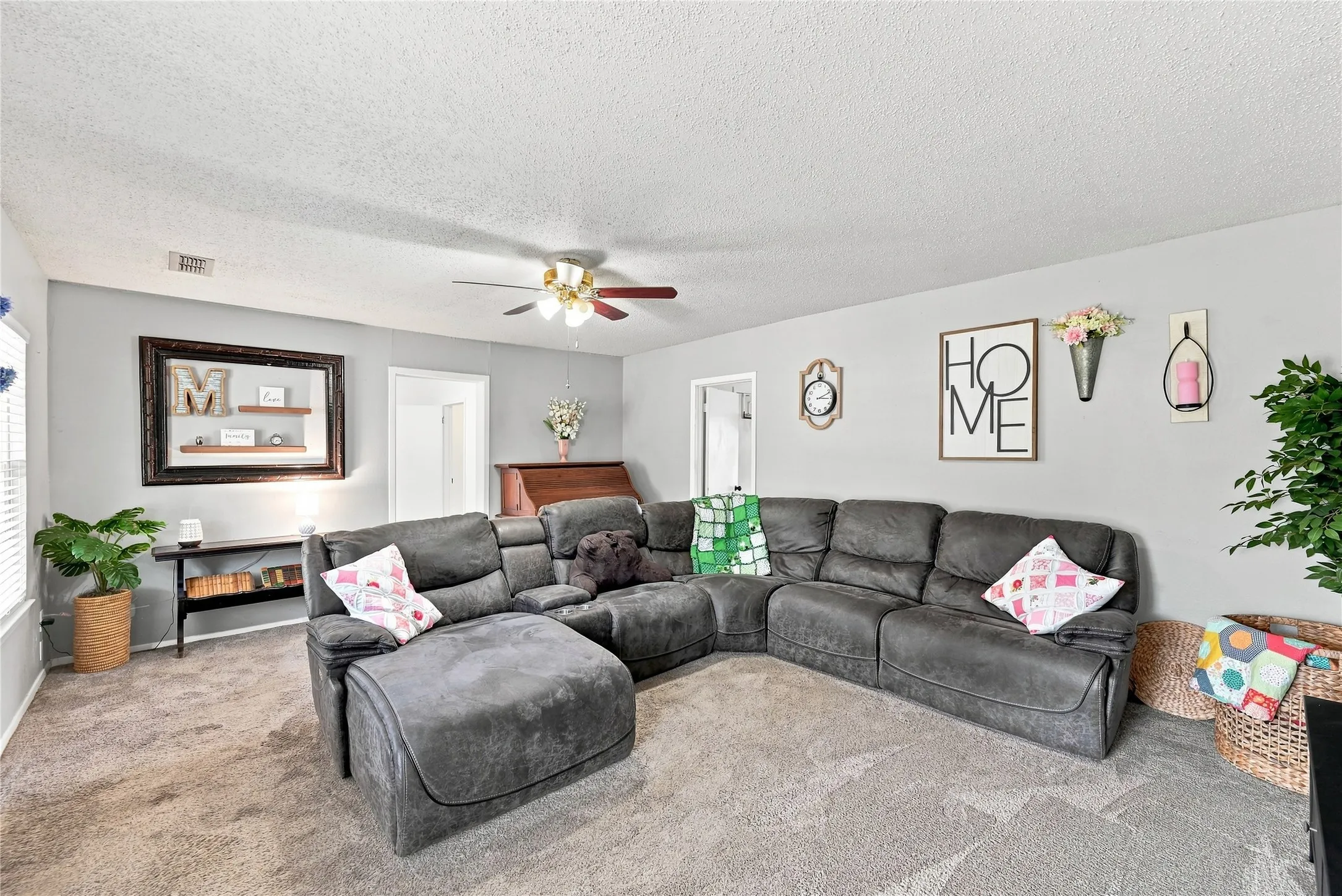 Single Family Residence For Sale in Ellis County , 411 W 3rd Street, Maypearl, Texas 76064, 3 Bedroom, 2 Bathroom, 1 Garage spaces, 1,796 Sqft, built in 1940, mls#21379324, Real Estate Agent in Maypearl, Homes For Sale in Ellis county, Homes For Sale in Maypearl, Realtor in Maypearl Texas, Real Estate Brokerage Independent Realty Texas, Luminita Cordes Realtor