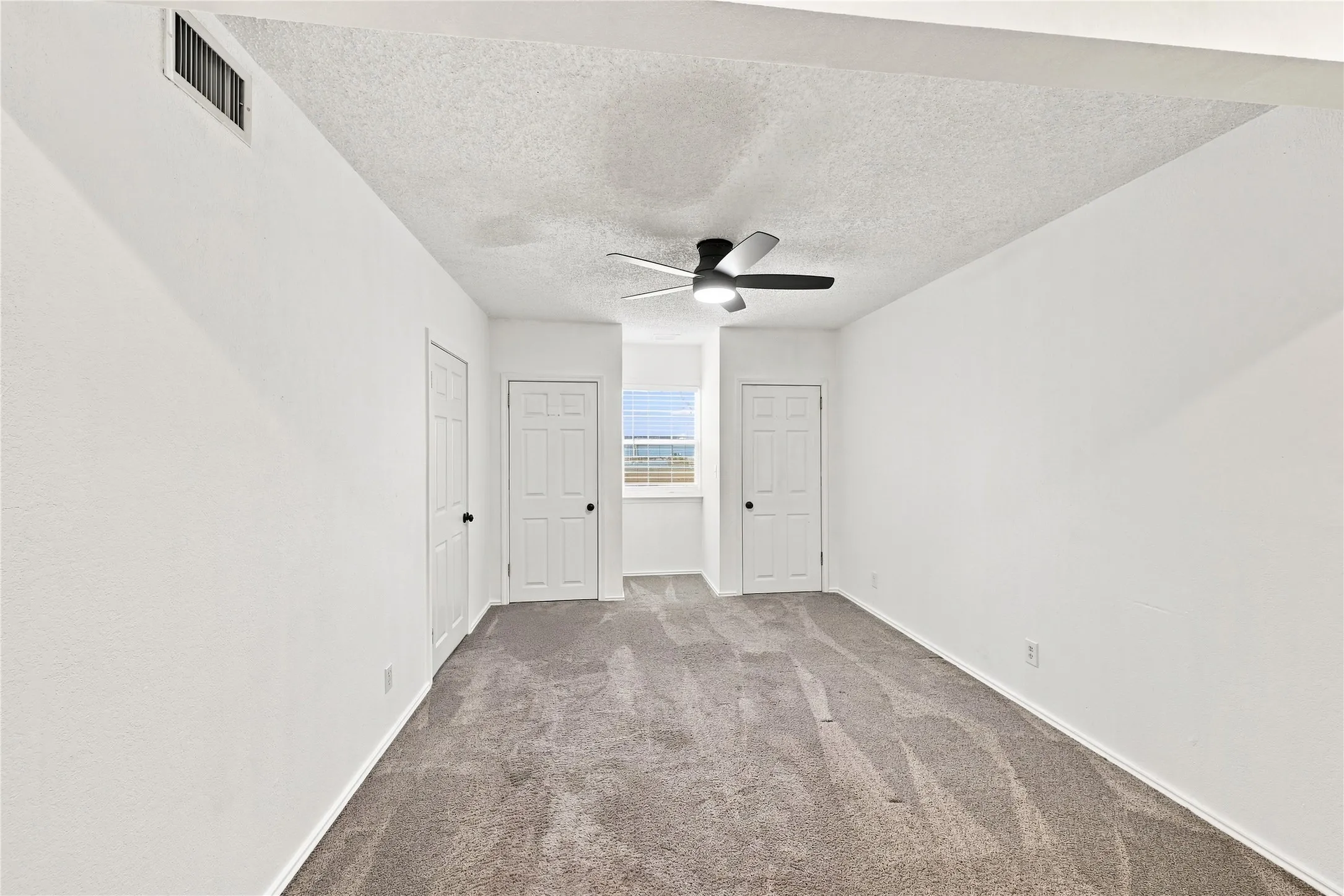 Single Family Residence For Sale in Ellis County , 411 W 3rd Street, Maypearl, Texas 76064, 3 Bedroom, 2 Bathroom, 1 Garage spaces, 1,796 Sqft, built in 1940, mls#21379324, Real Estate Agent in Maypearl, Homes For Sale in Ellis county, Homes For Sale in Maypearl, Realtor in Maypearl Texas, Real Estate Brokerage Independent Realty Texas, Luminita Cordes Realtor